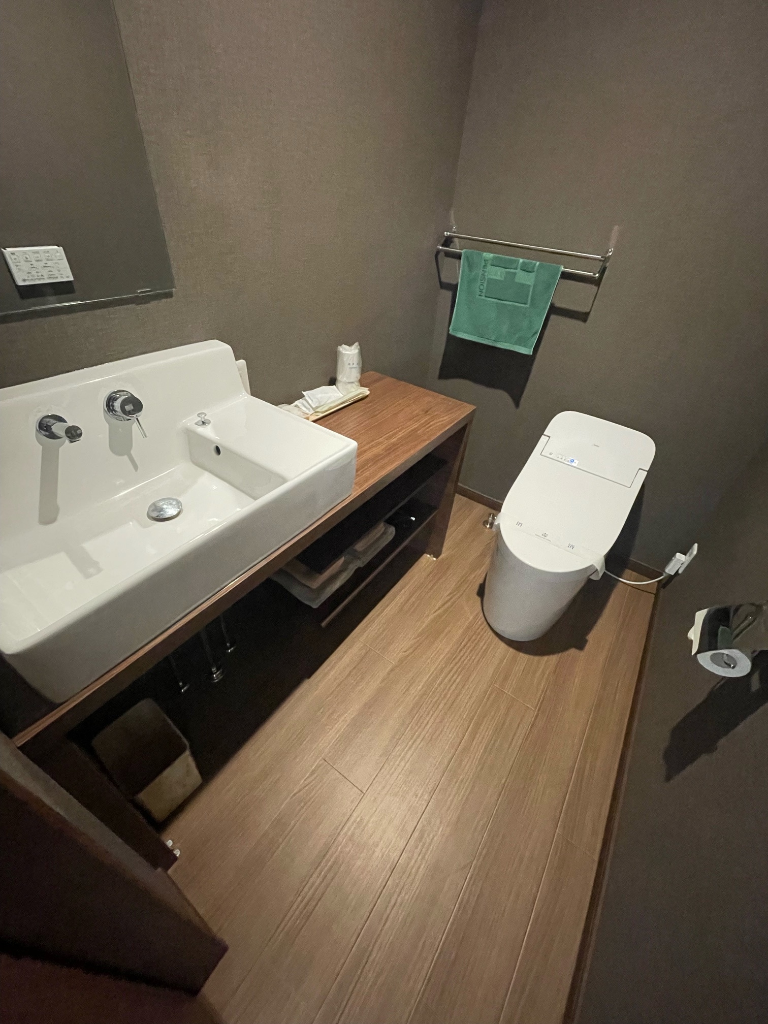Kamar mandi dan toilet di Ruang Omakase