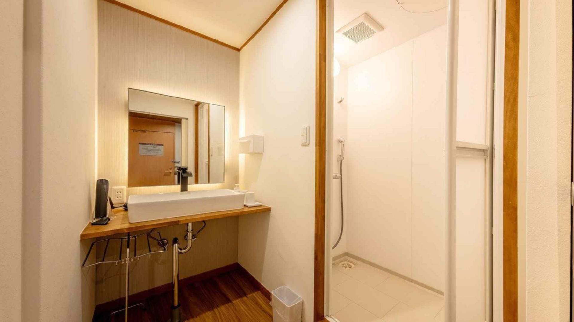 <Renovated> Modern Japanese-style room + spacious veranda (34m²) *with shower