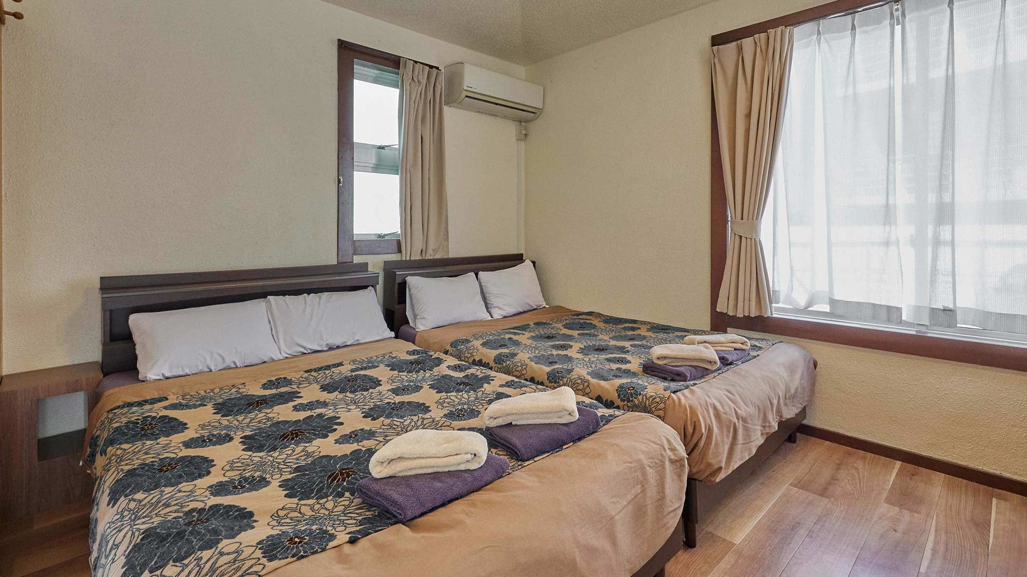 [Minamikaze 1st floor, bed] Two semi-double beds available, accommodating up to four people