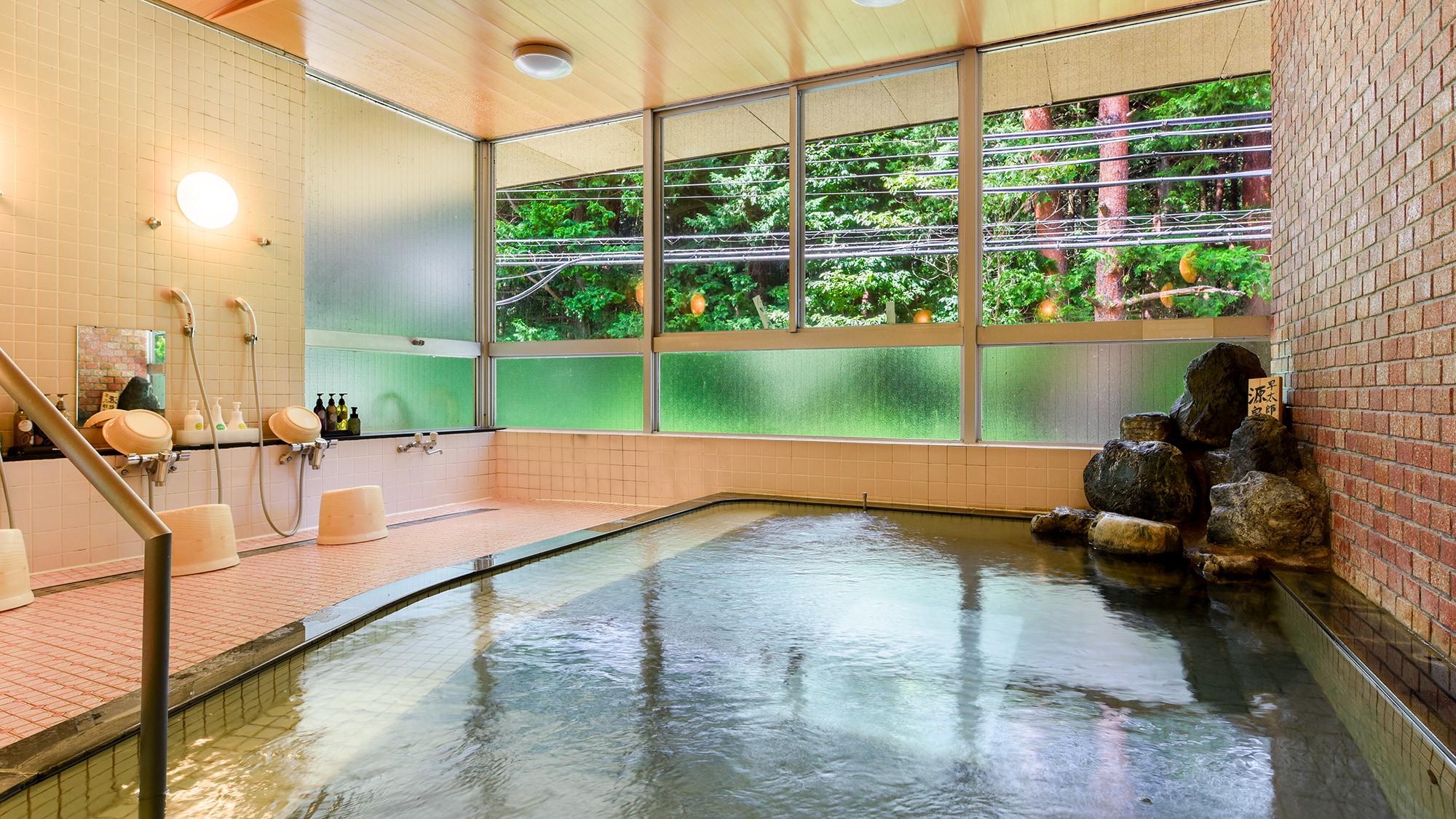 *[Hayataro Onsen] Relax and unwind in the high-quality hot spring waters, soothing your body and mind for a blissful time.