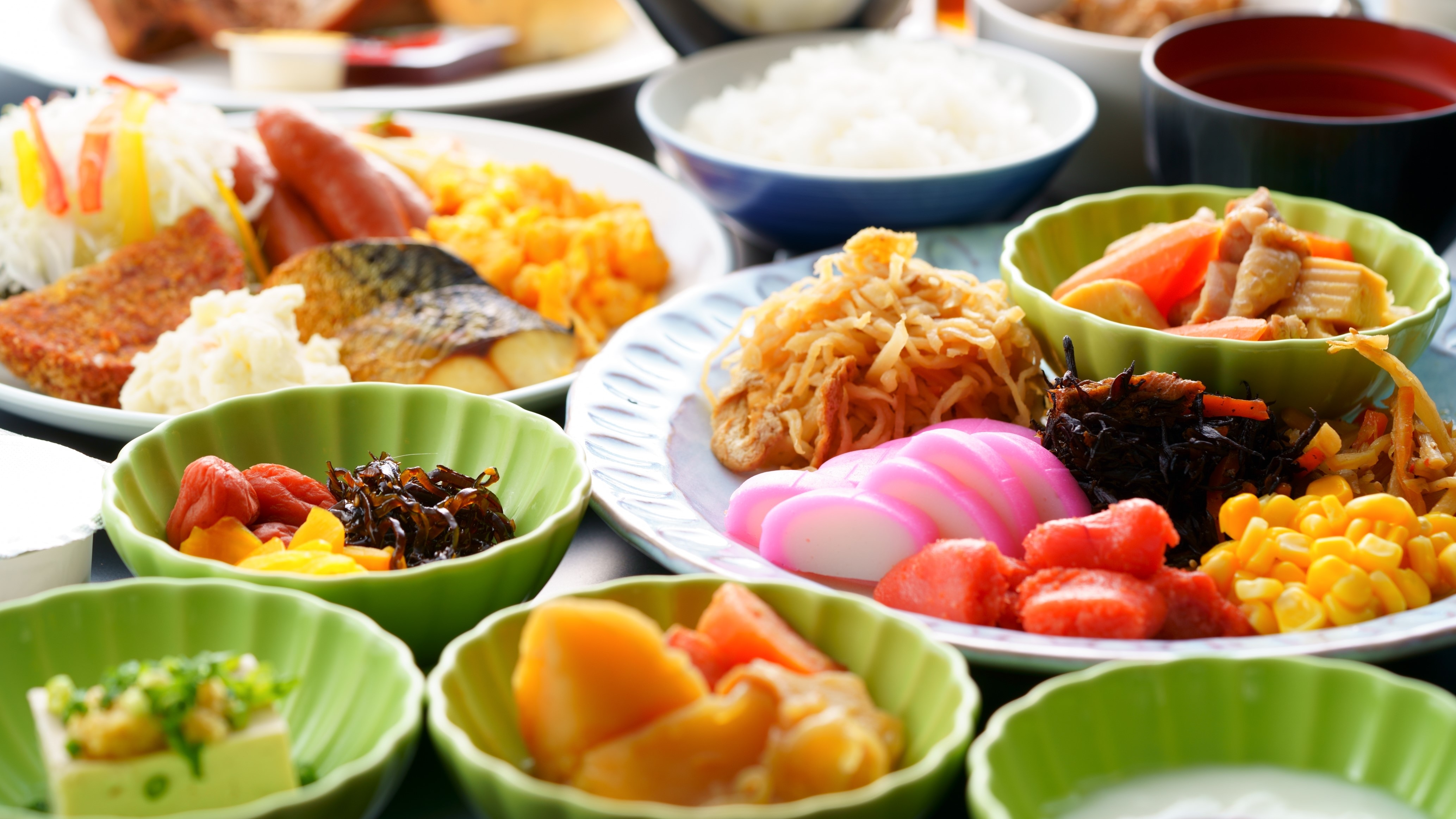 อาหารเช้าเป็นบุฟเฟต์แบบญี่ปุ่นและตะวันตก / ตัวอย่าง