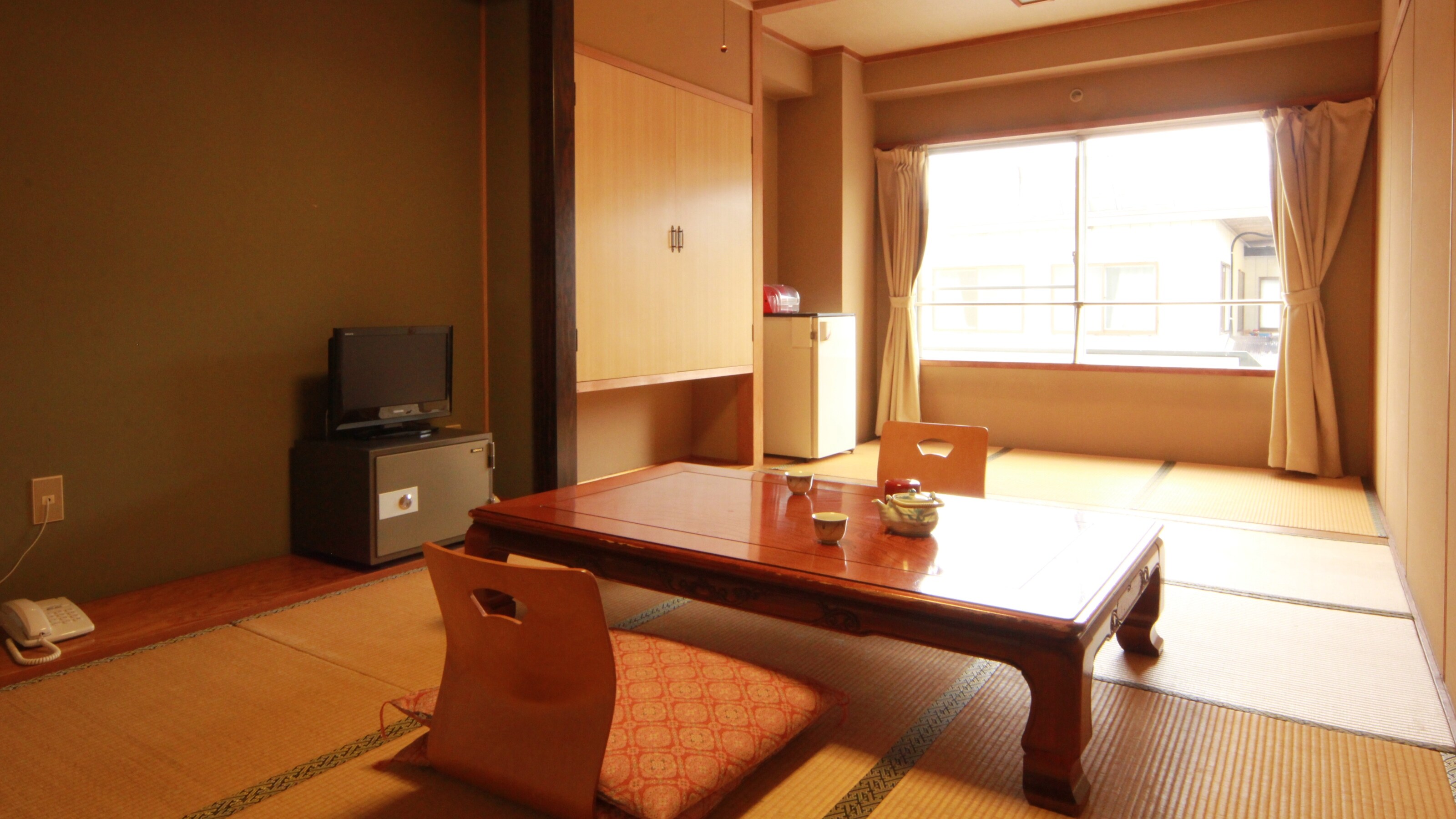 ■Japanese-style room 10-12 tatami mats - for 1-4 people - Our hotel offers relaxing Japanese-style rooms.