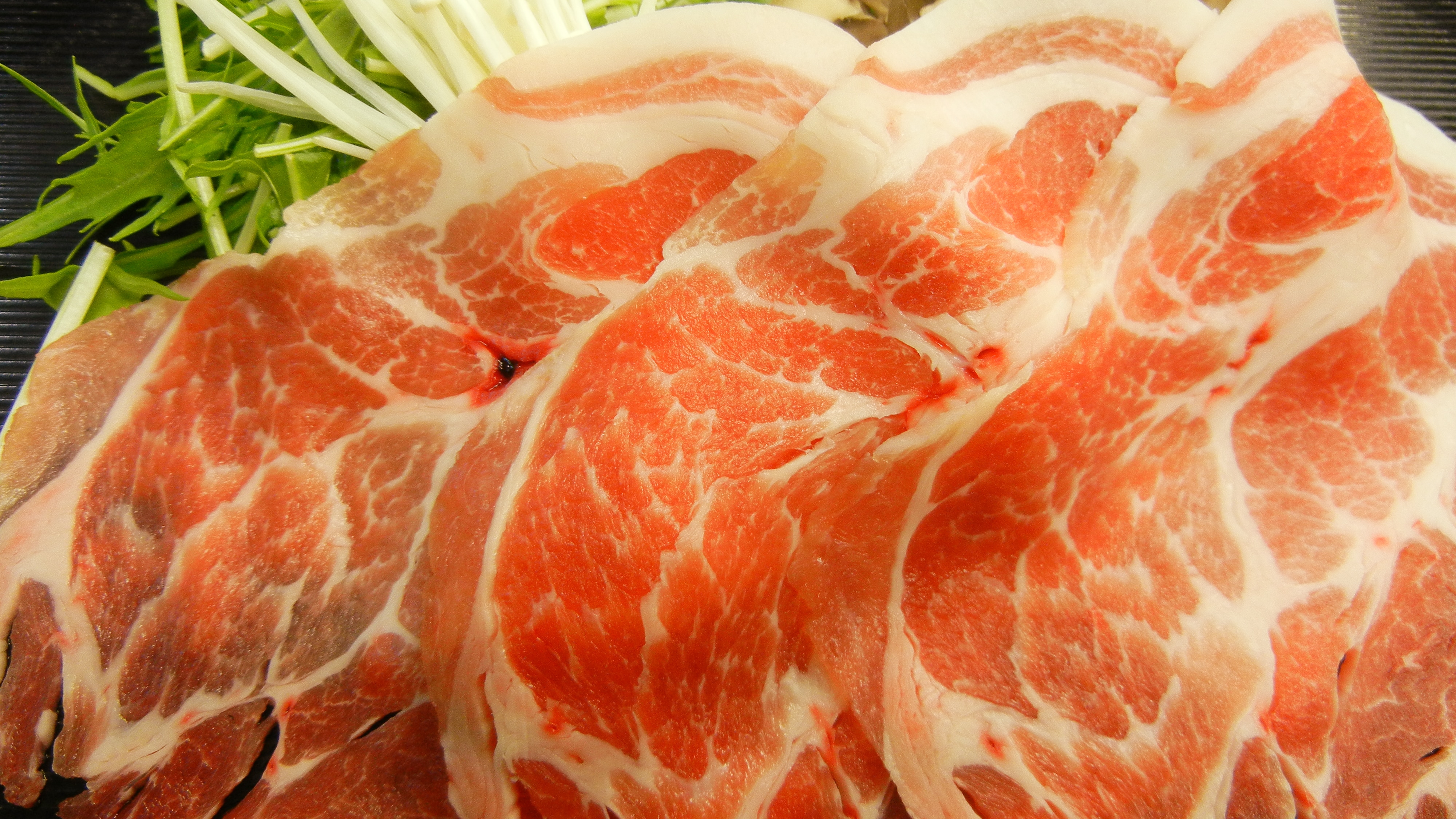 Our specialty! Thick slices of Gunma brand pork shabu-shabu are excellent in both deliciousness and response!