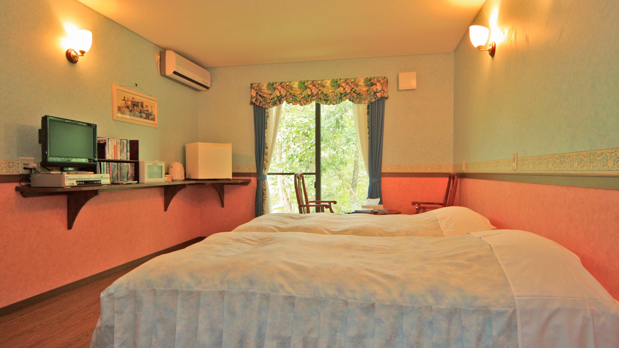 This room is suitable for couples or married couples.