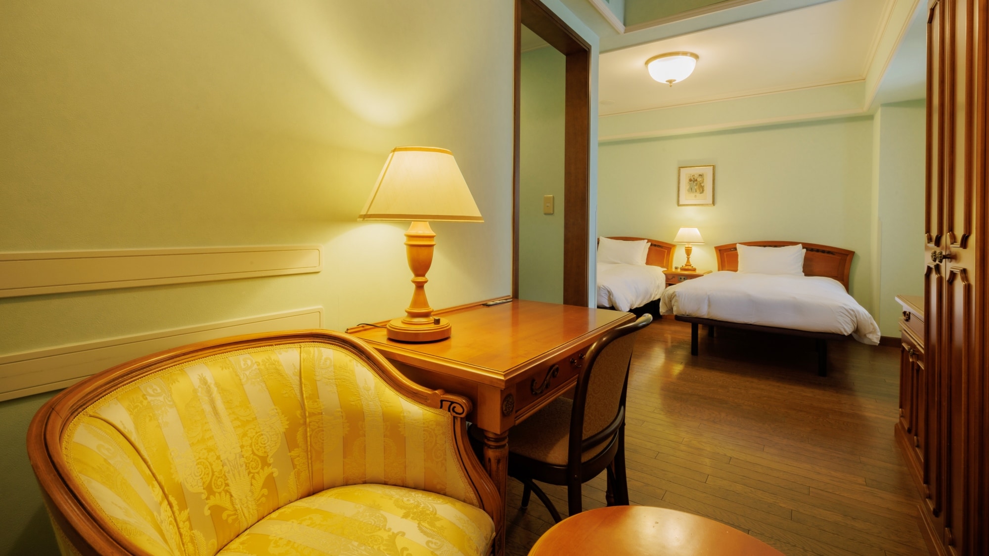 [豪華角房雙床房]（地板）