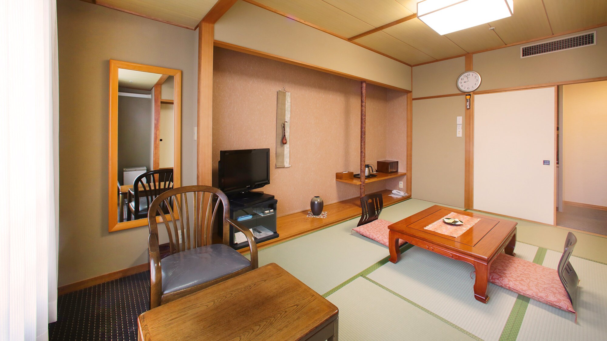 Japanese-style room (6 tatami mats)