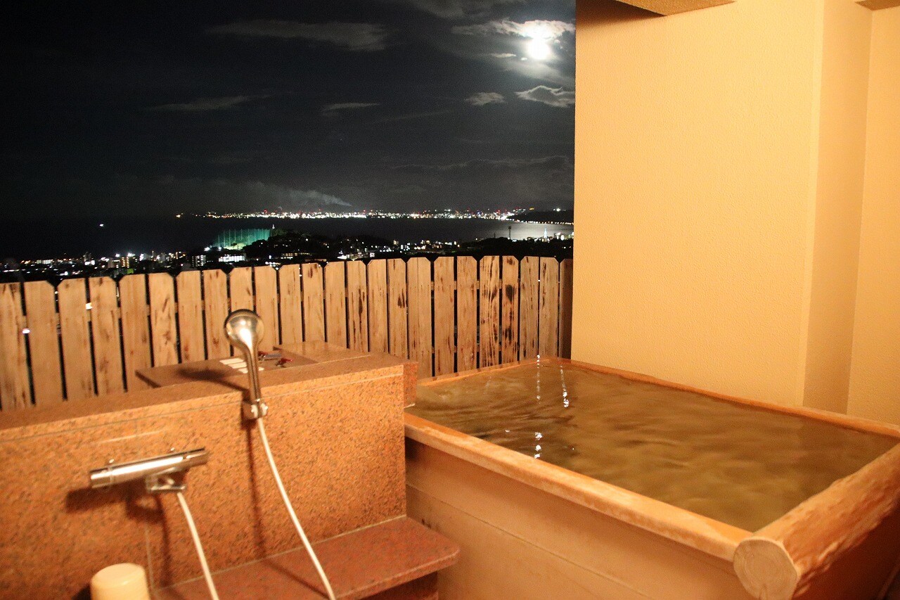 Soak in the hot springs while enjoying the glittering nightscape all to yourself