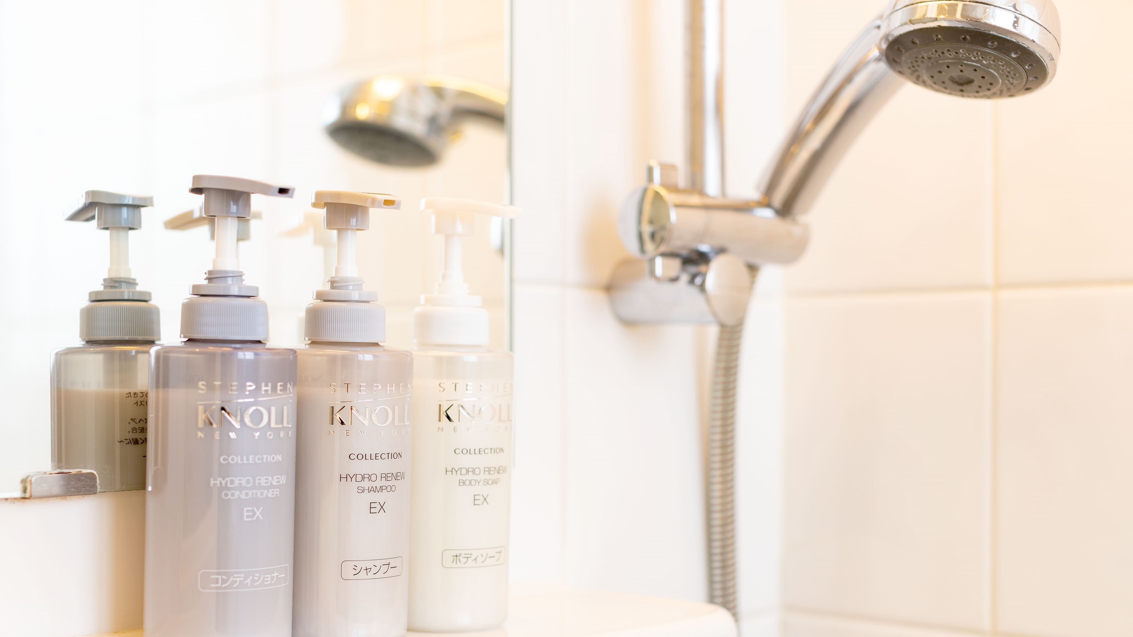 Dầu gội phòng tắm vòi sen, v.v.