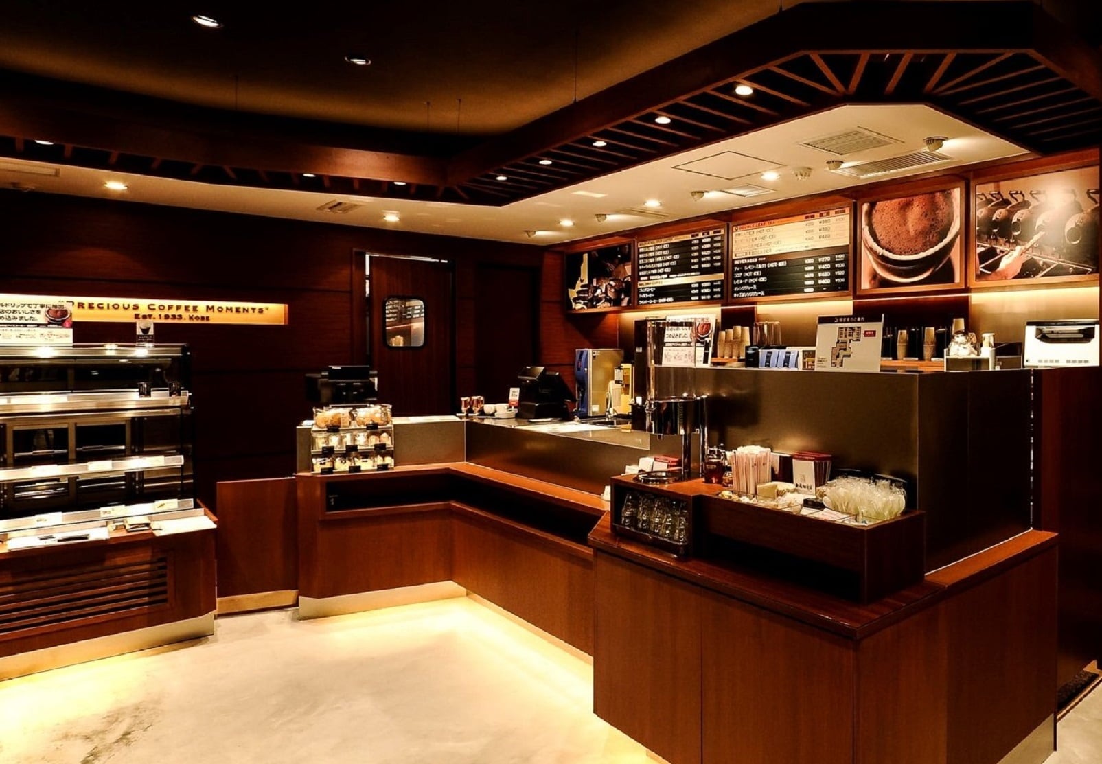 การตกแต่งภายในร้านกาแฟอุเอชิมะ