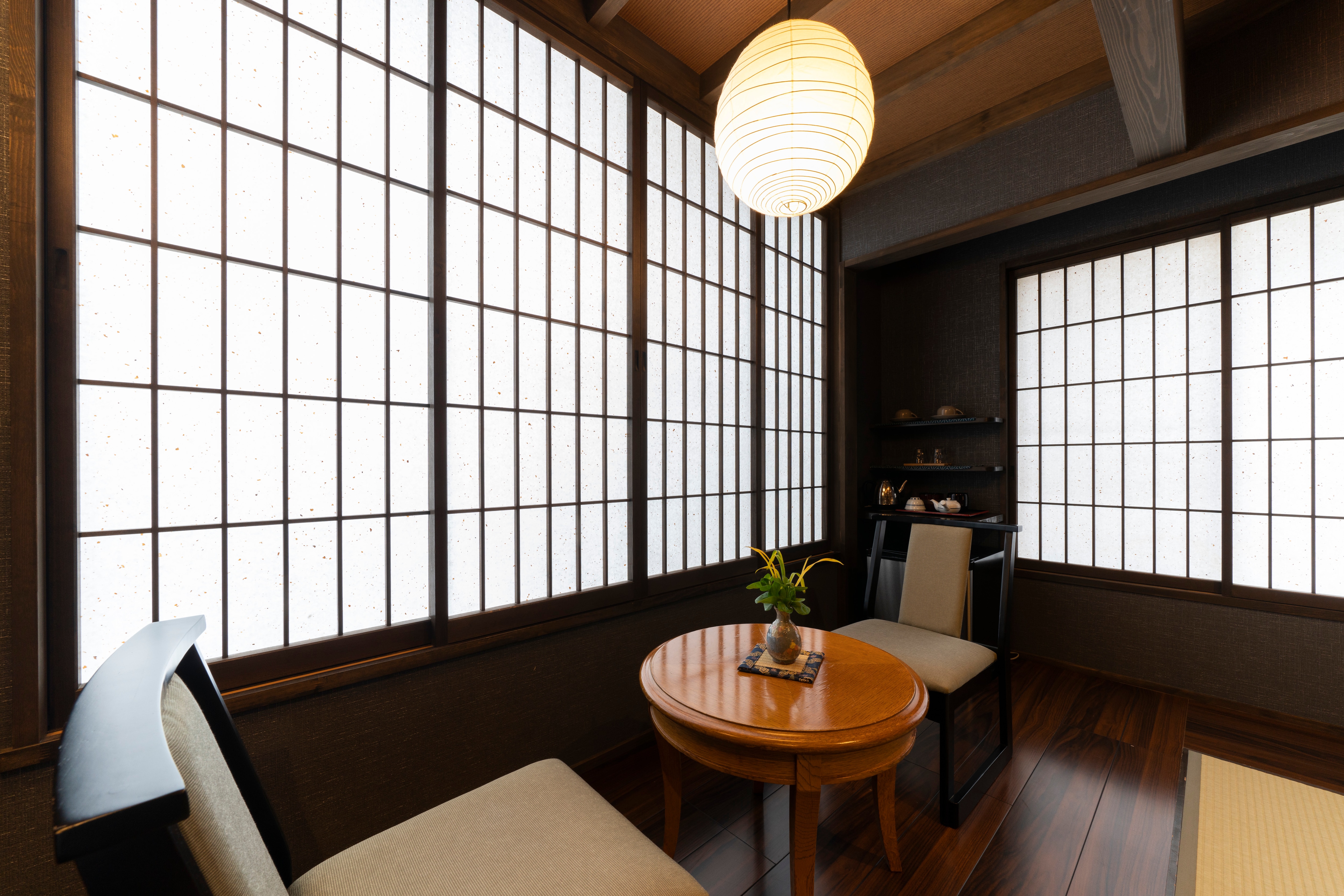 【书房-安静的两人间】放松空间+低调的双床房