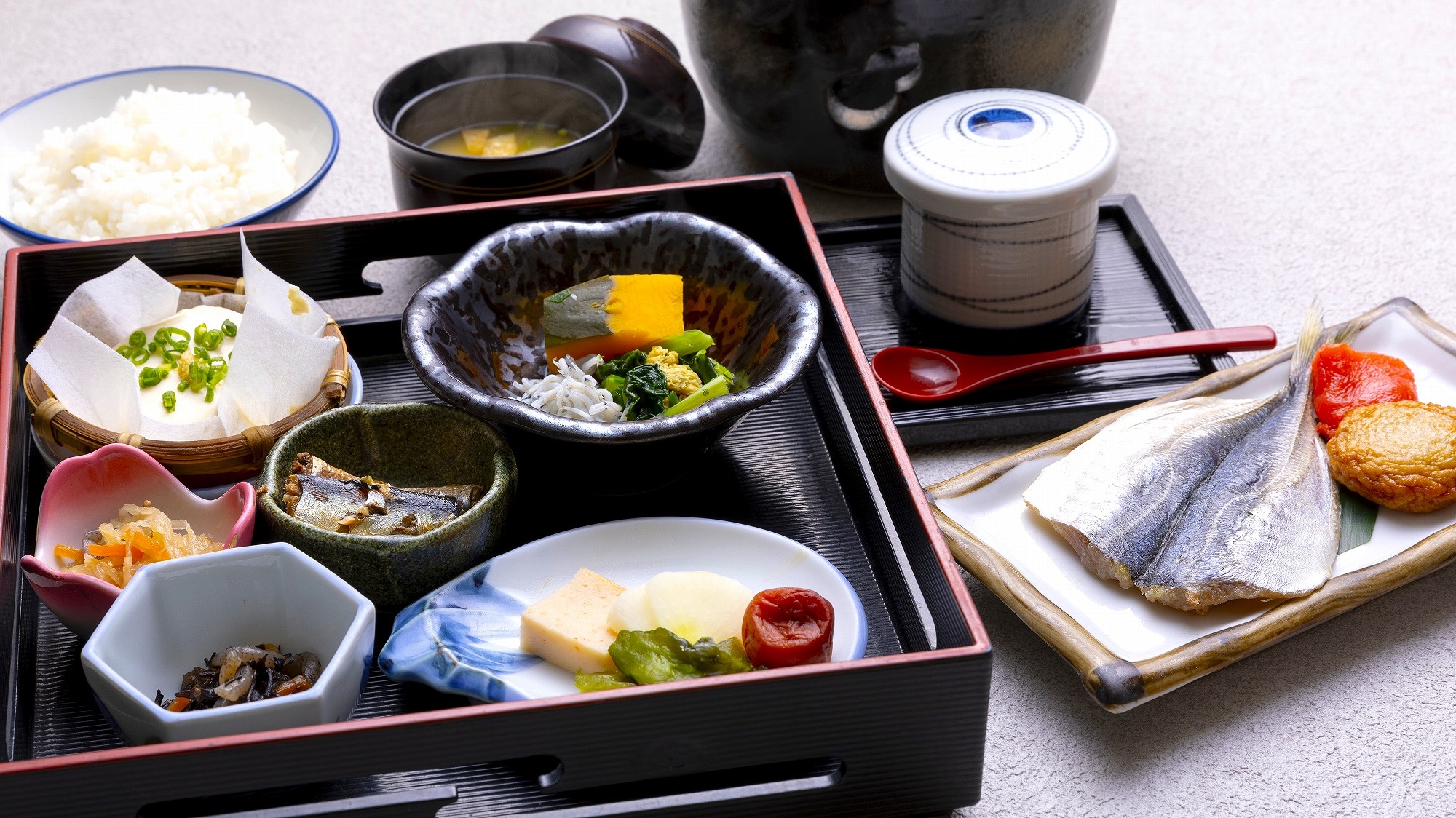 【早餐】新鮮出爐的米飯和味噌湯