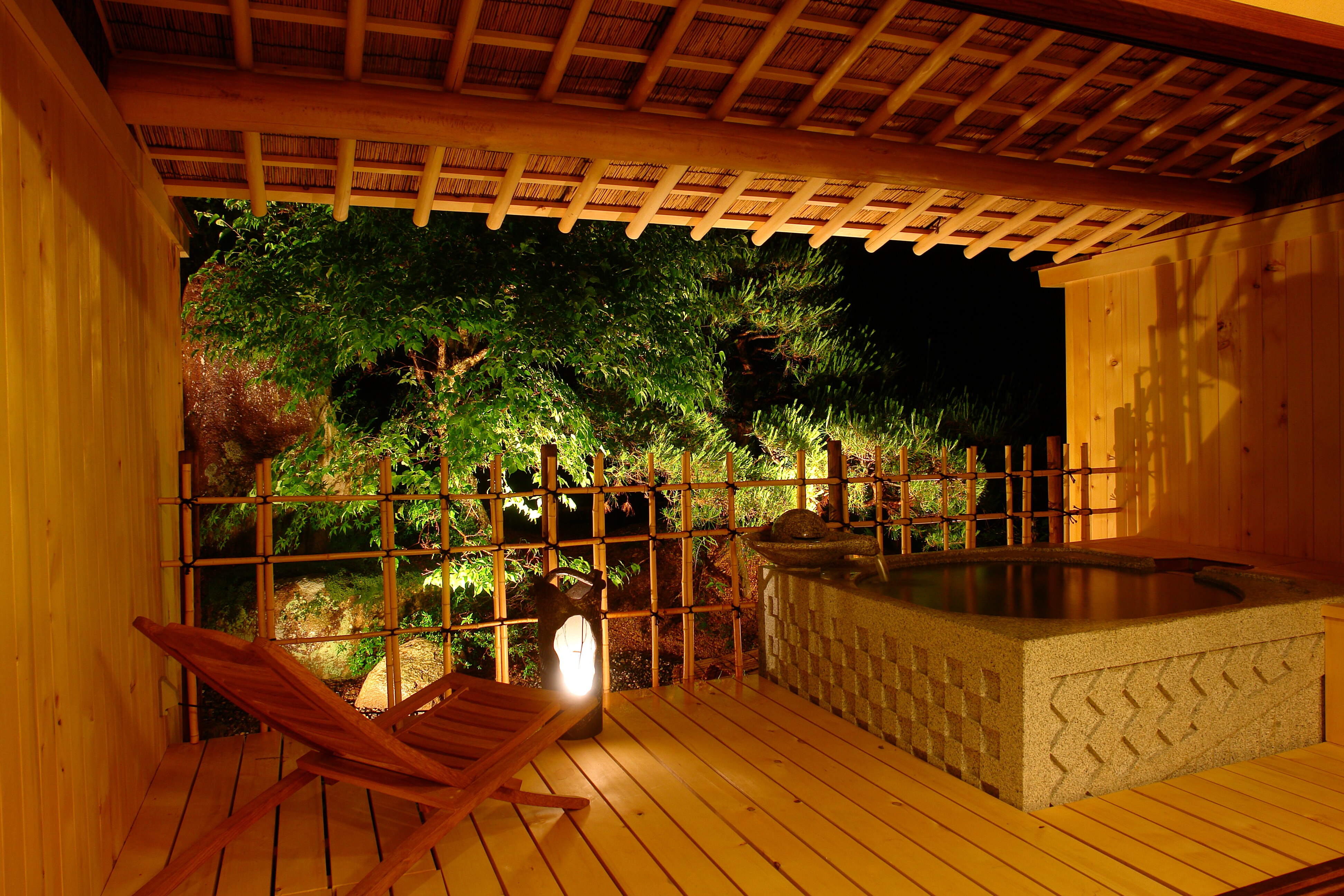 Maisonette style room with open-air bath and twin beds