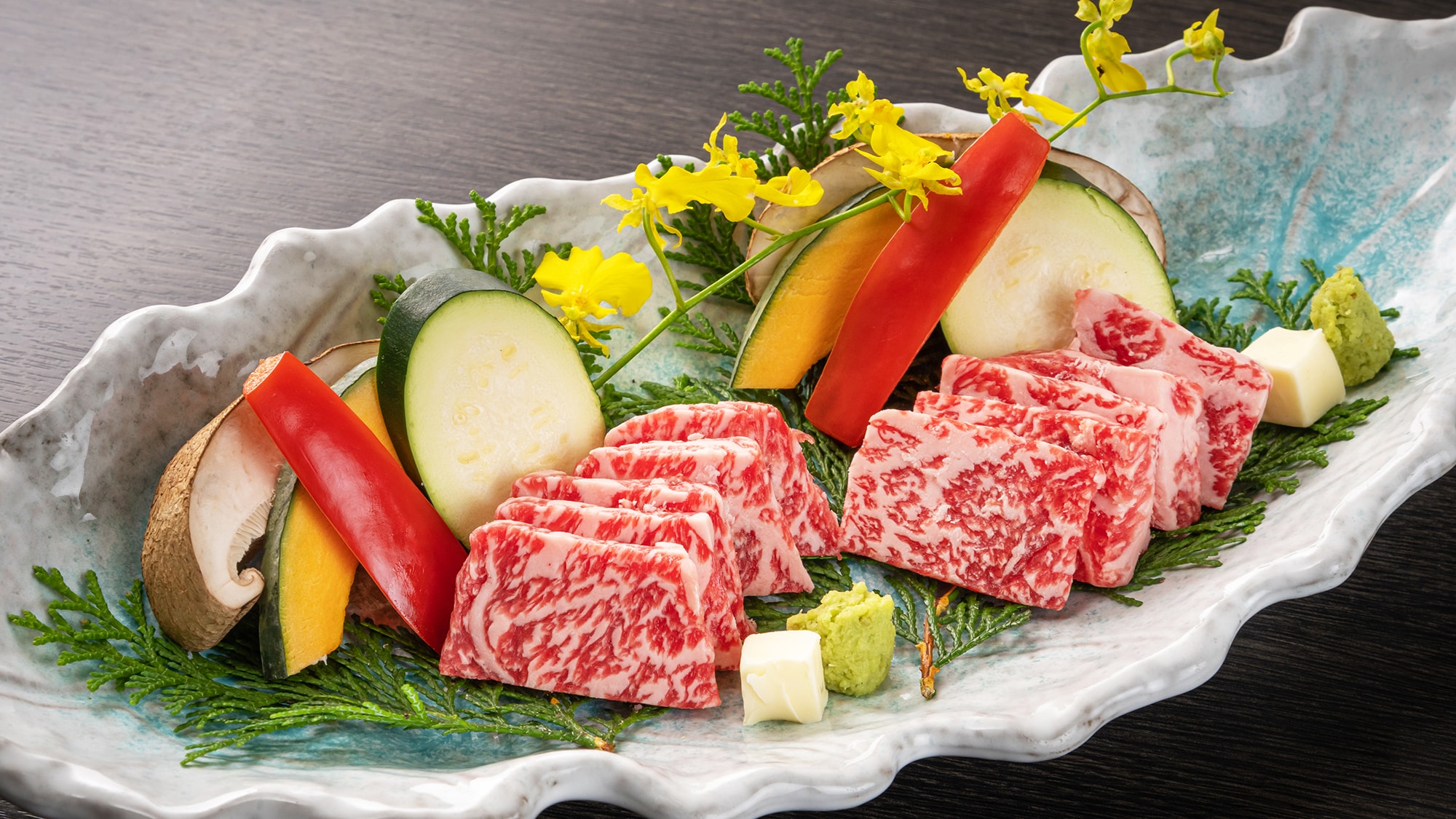 ◆Thịt bò Wagyu Oita◆ Kết cấu mềm mại tan chảy trên đầu lưỡi r  ất được ưa chuộng bởi mọi lứa tuổi và giới tính! Đặc sản tiêu biểu của Oita