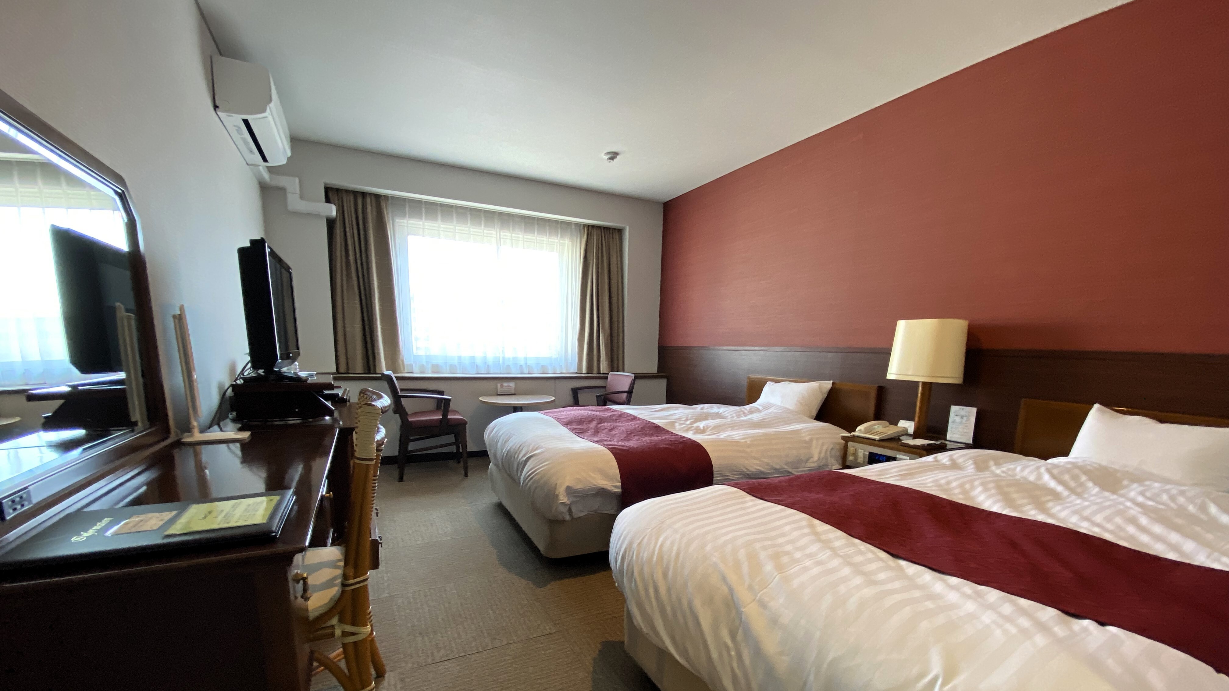 Large twin room