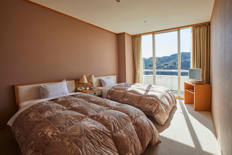 Bedroom (left)