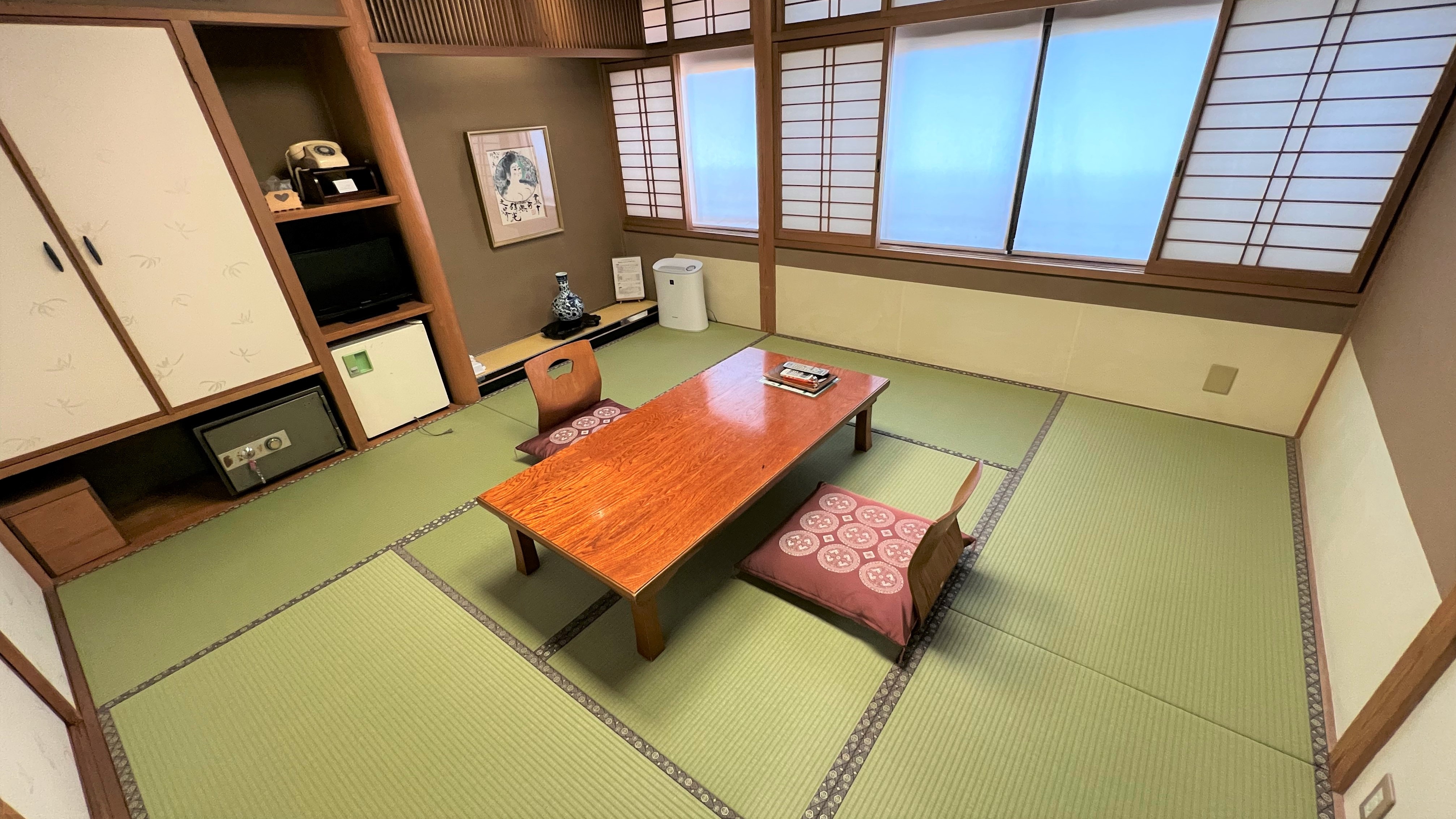 Compact Japanese-style room (example)