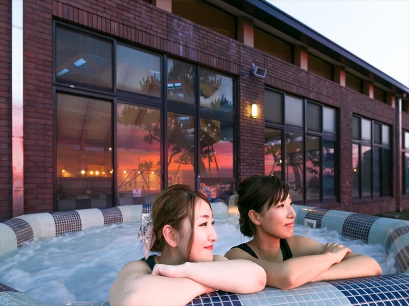 Genkiumi Pool illuminated by the setting sun