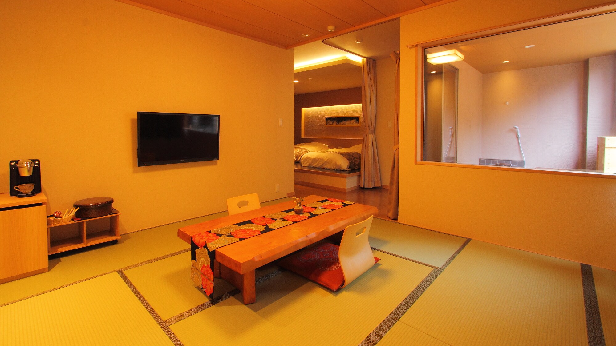 Contoh suite dengan pemandian air panas terbuka (Shosei / Kosei)