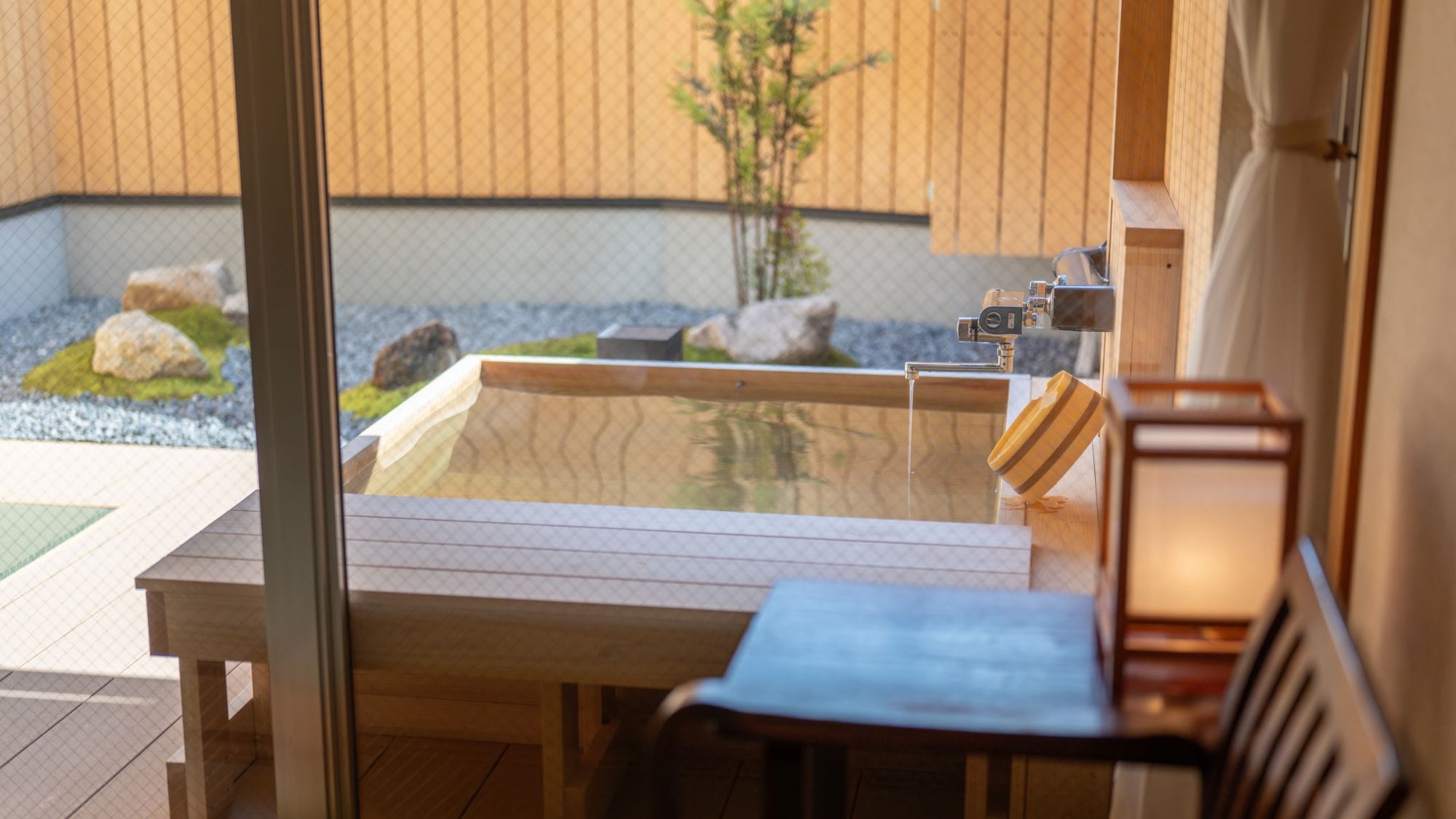 [Japanese-style room, 10 tatami mats] Guest room with hot spring bath and open-air bath / Bathtub made of cypress wood from Okayama Prefecture