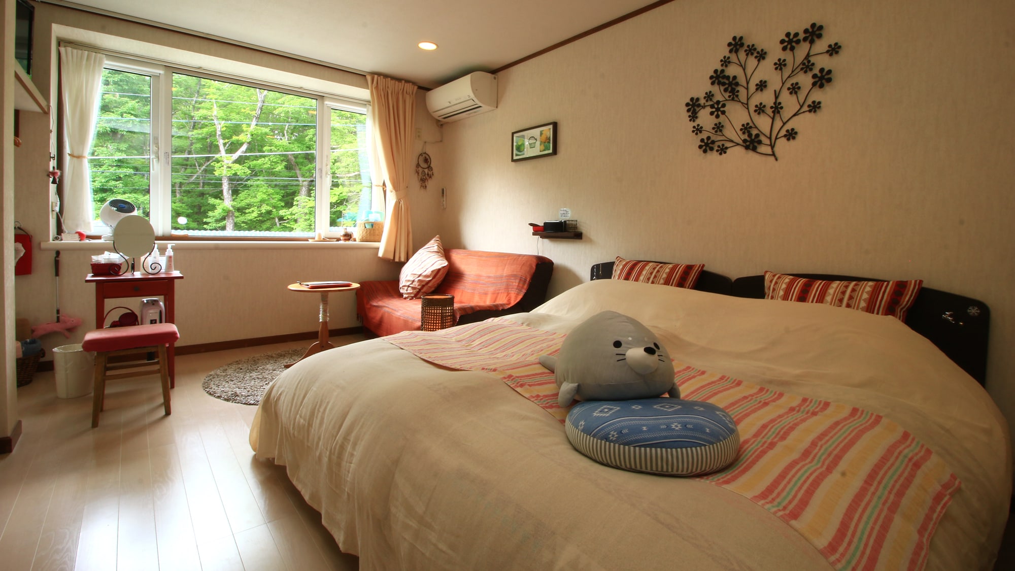 [203] Superior Hollywood Twin♪ Green Season Ver. Spacious superior room with a small living room