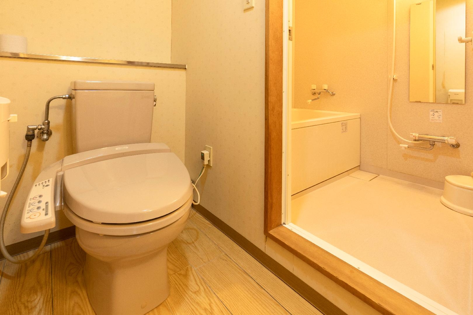 Kamar mandi tamu