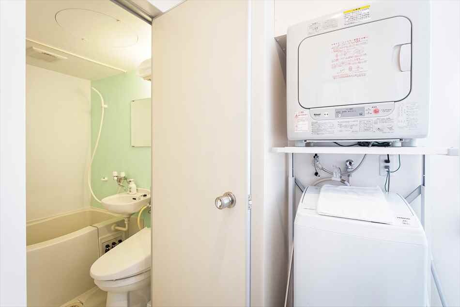 [All rooms have a shared washing machine and gas dryer]