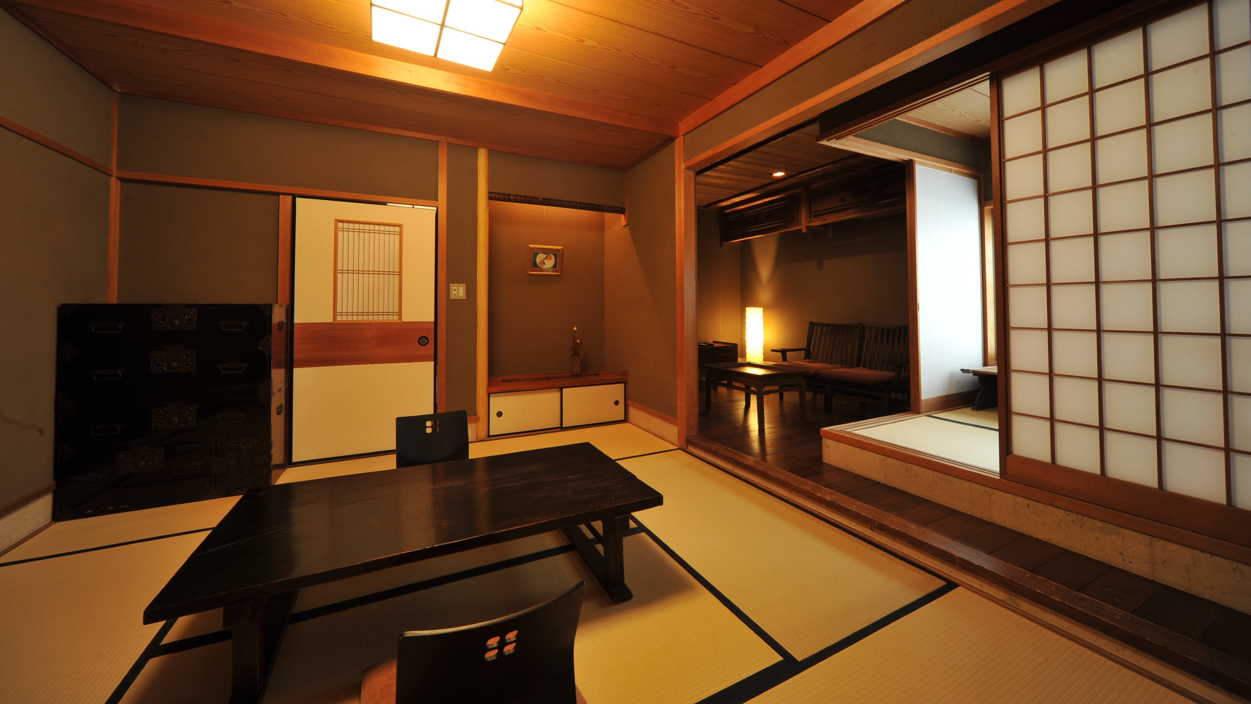 ห้องสไตล์ญี่ปุ่นพร้อมอ่างอาบน้ำไซเปรสส่วนตัว (จาก 24 ตารางเมตร) / สีน้ำเงิน