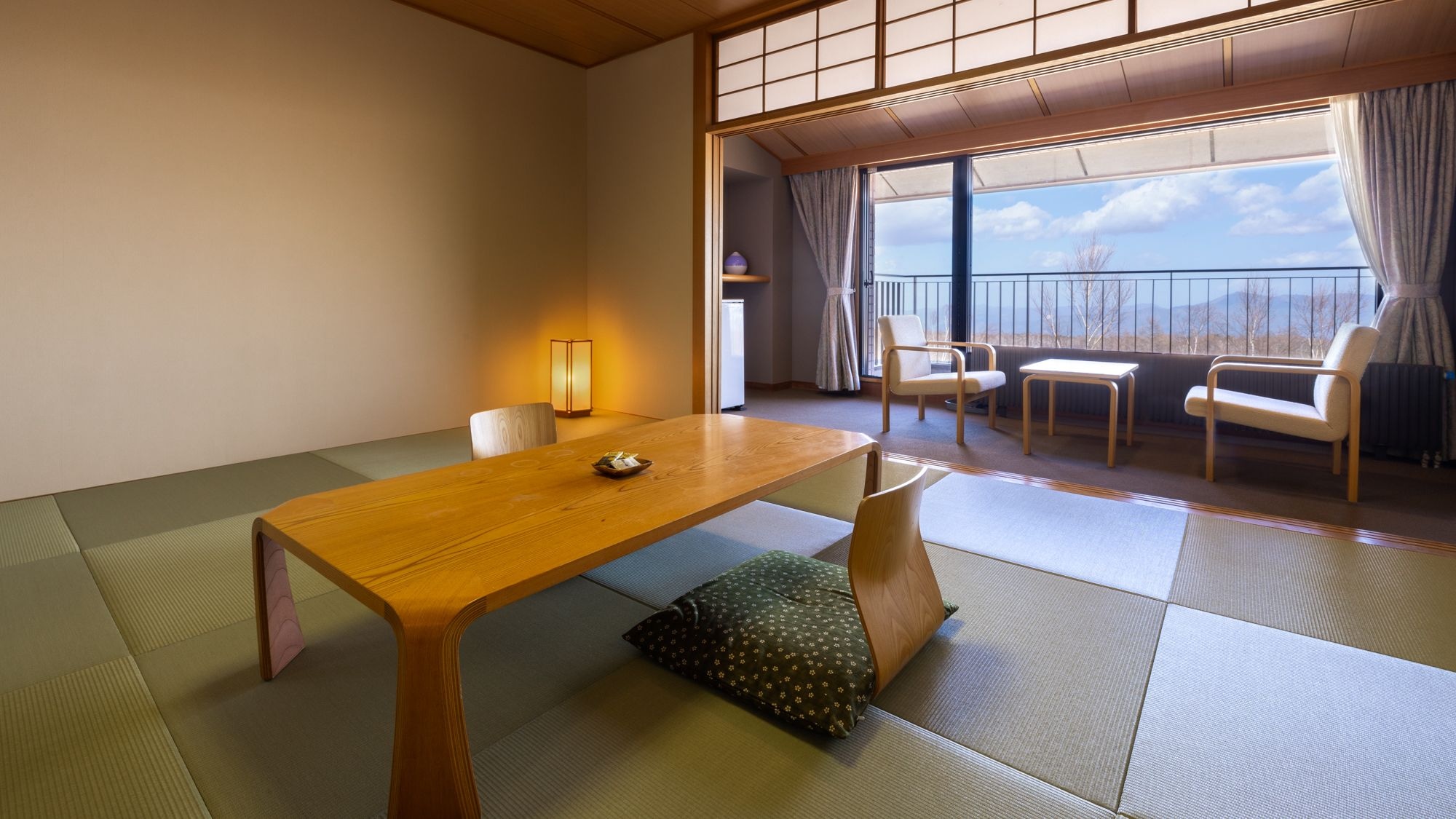 Kamar bergaya Jepang (dua kamar, 10 tikar tatami dan 4,5 tikar tatami) dengan beranda dan toilet [bebas rokok]