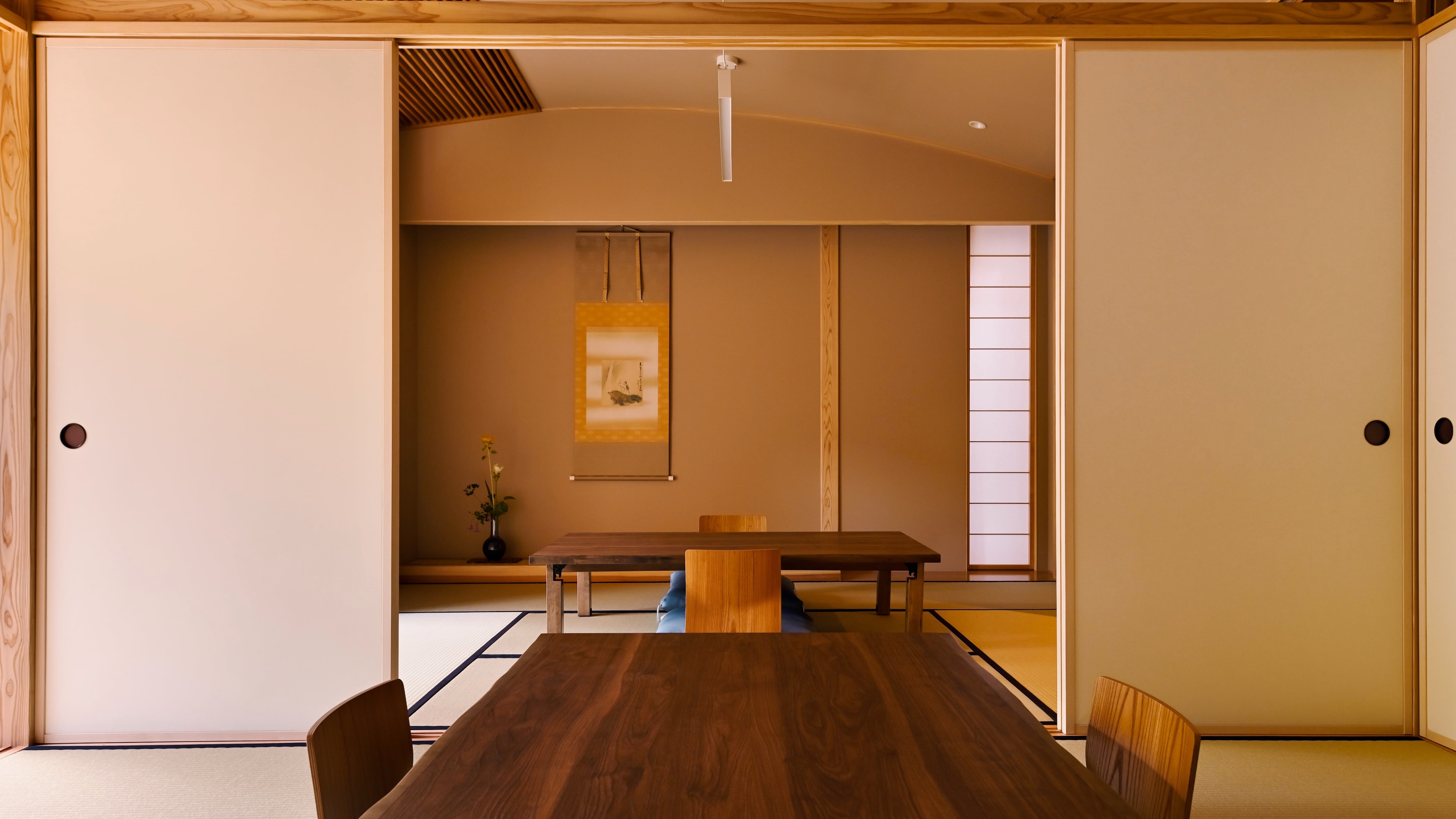 [Kích thước phòng tiếp theo (futon)] ◆ Bồn tắm suối nước nóng bán lộ thiên ◆ Phòng chính 8-10 tatami + 6 tatami