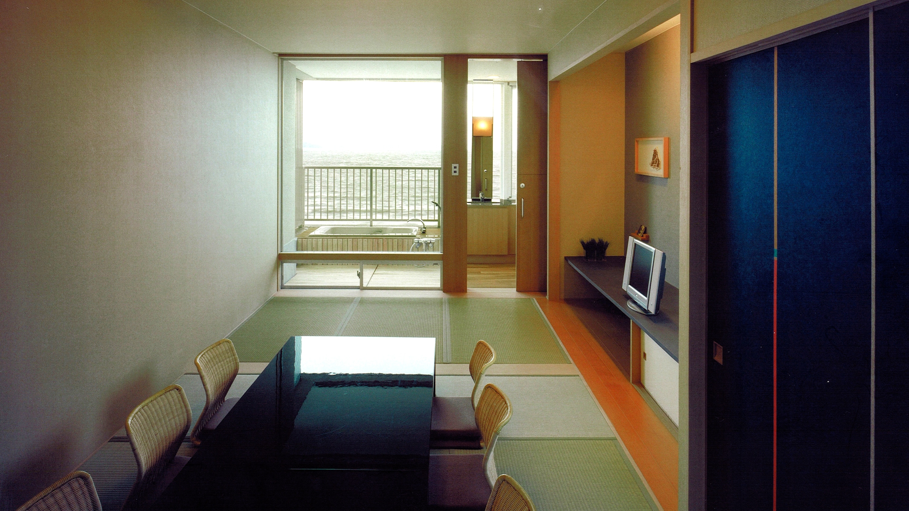 [房间] Morar House 日式房间 / 海滨 / 现代日式房间，阳台上有观景浴缸 / 禁烟