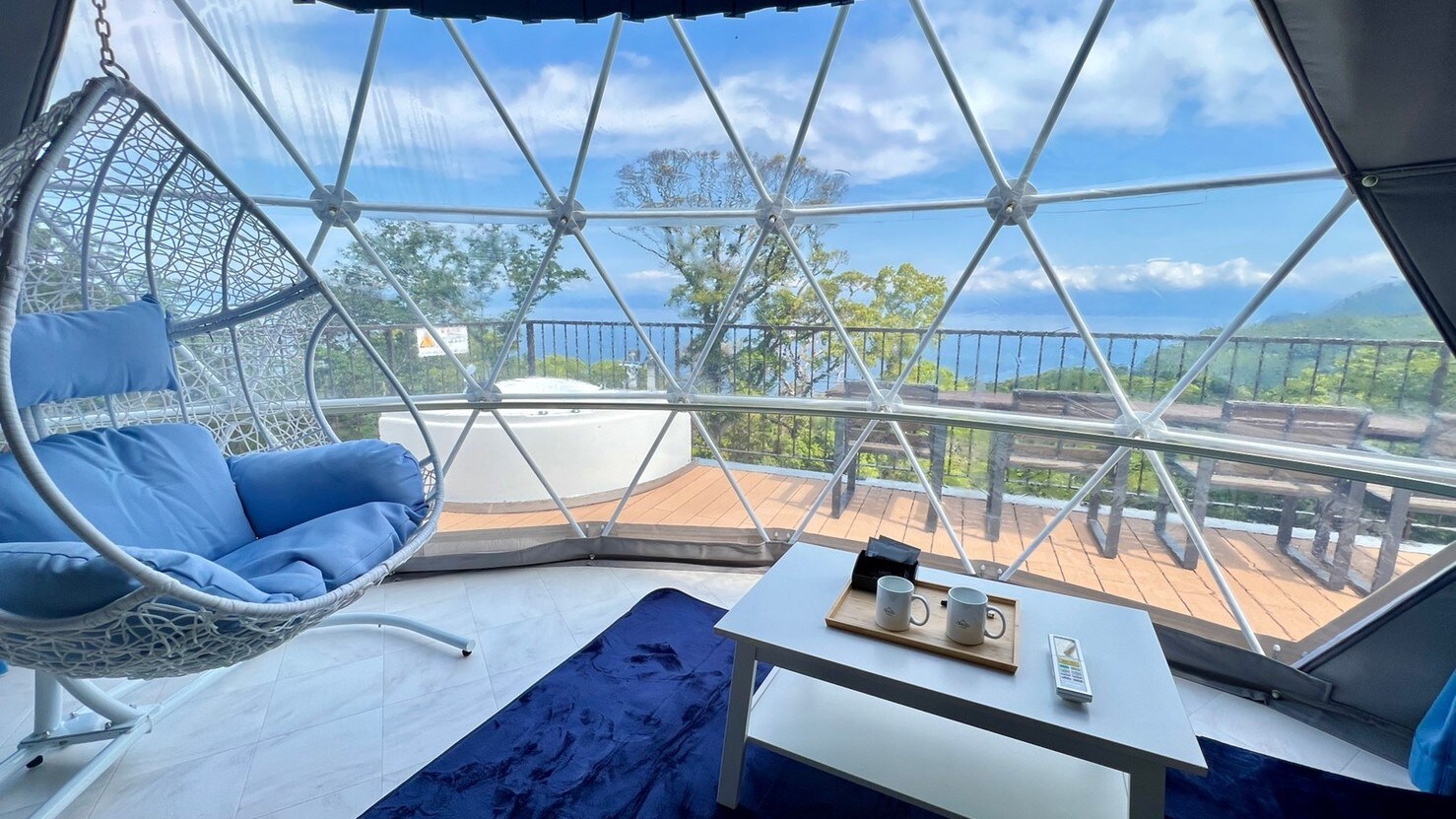 大窗戶可俯瞰駿河灣和富士山。