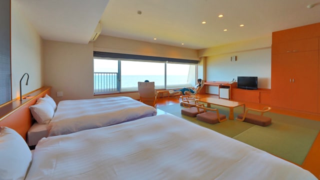 Ocean side Japanese-Western style double room with wide view
