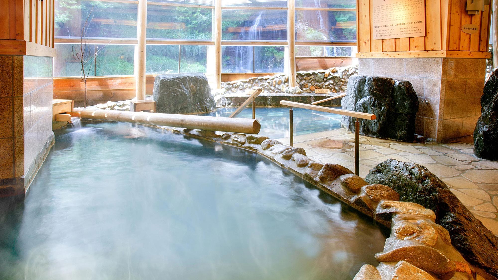 You can enjoy the experience of visiting the hot springs in the hotel in a variety of baths.