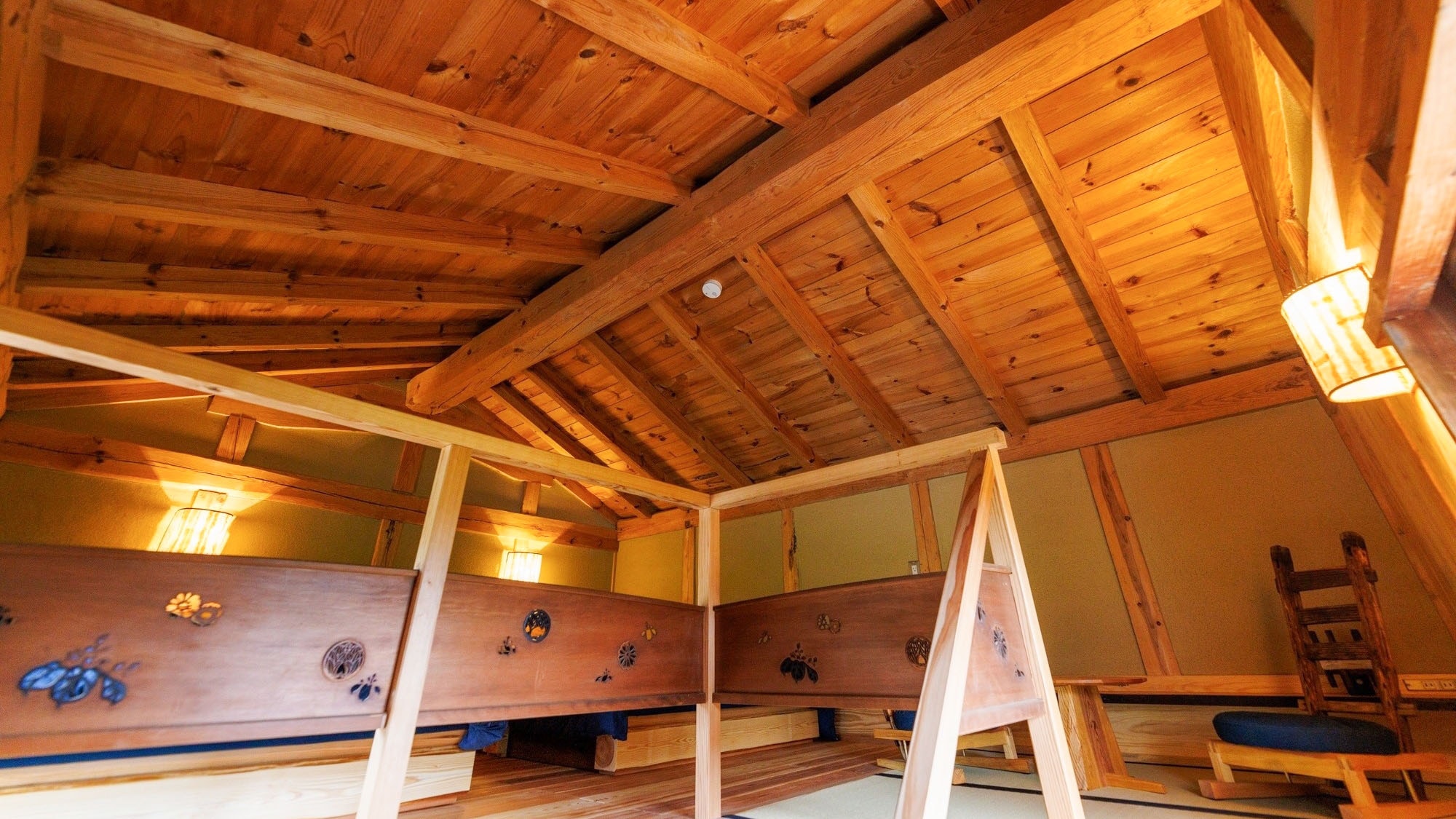 ・[Tatami room] The interior is reminiscent of an old-style house. One of the attractions is being able to see the impressive beams.