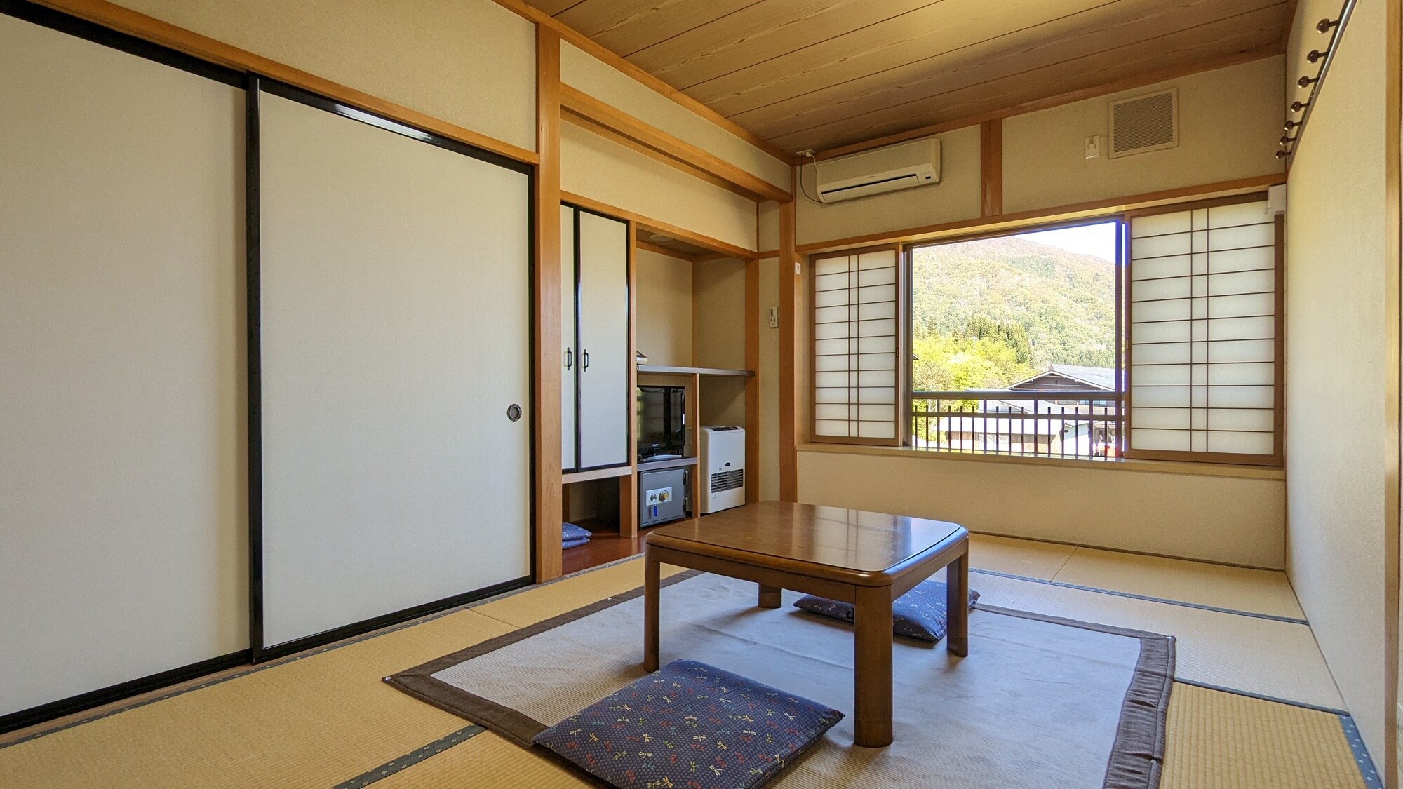[Guest room] Japanese-style room (7.5 tatami mats)