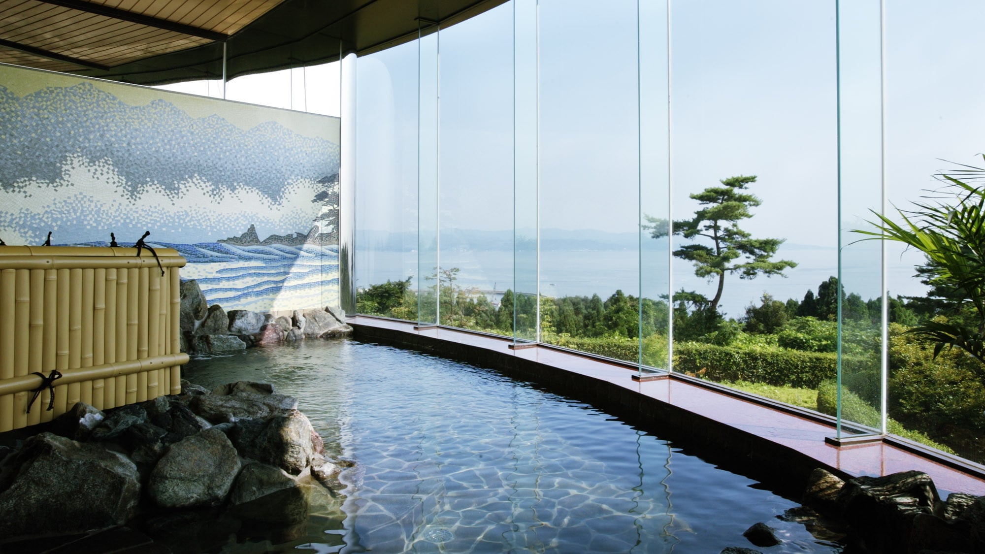 大浴場「Yusara」的岩浴