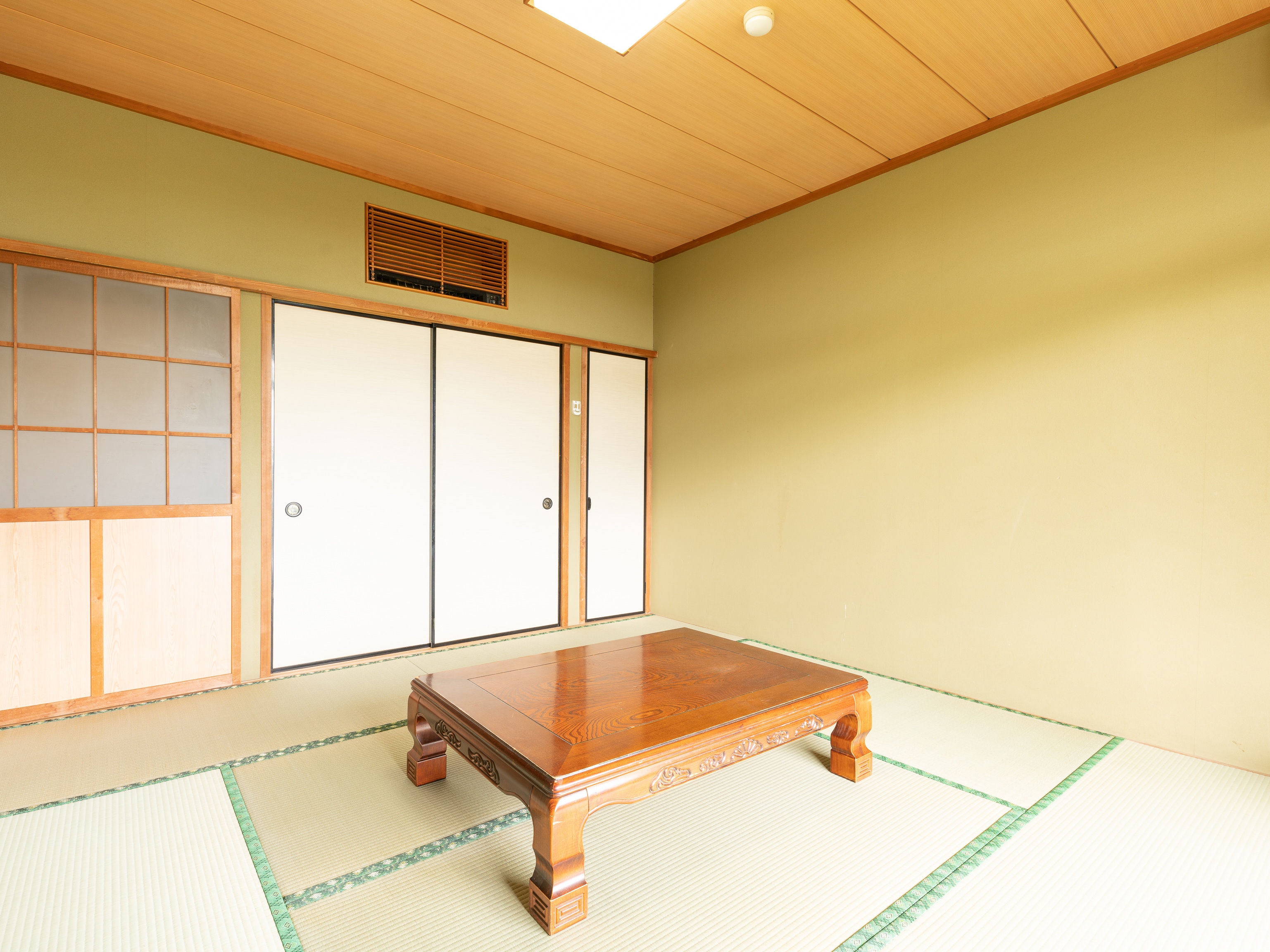 Japanese-style room for 1-4 people (no bath or toilet)3