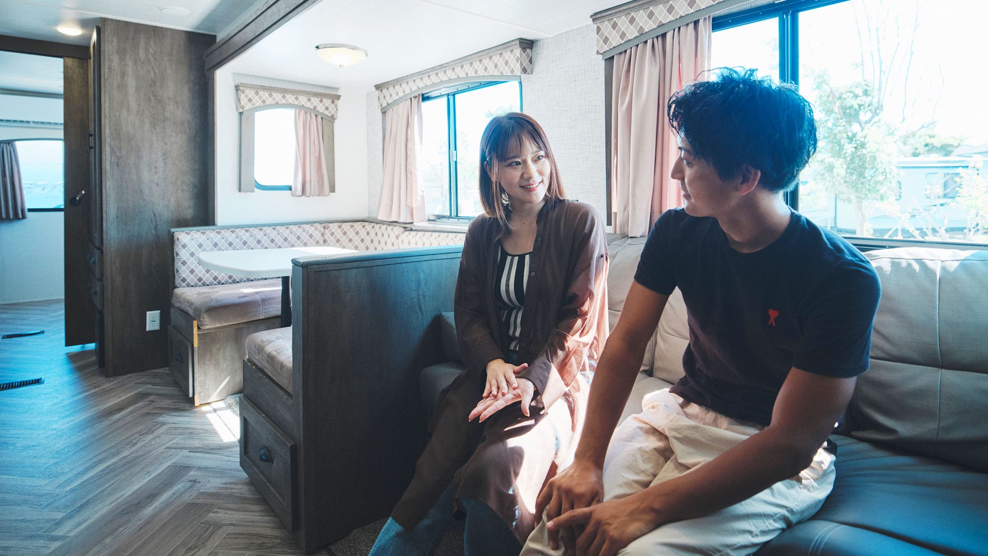 [Trailer house / 11m] The most spacious type in our facility. Enjoy meals and conversation in the living space.