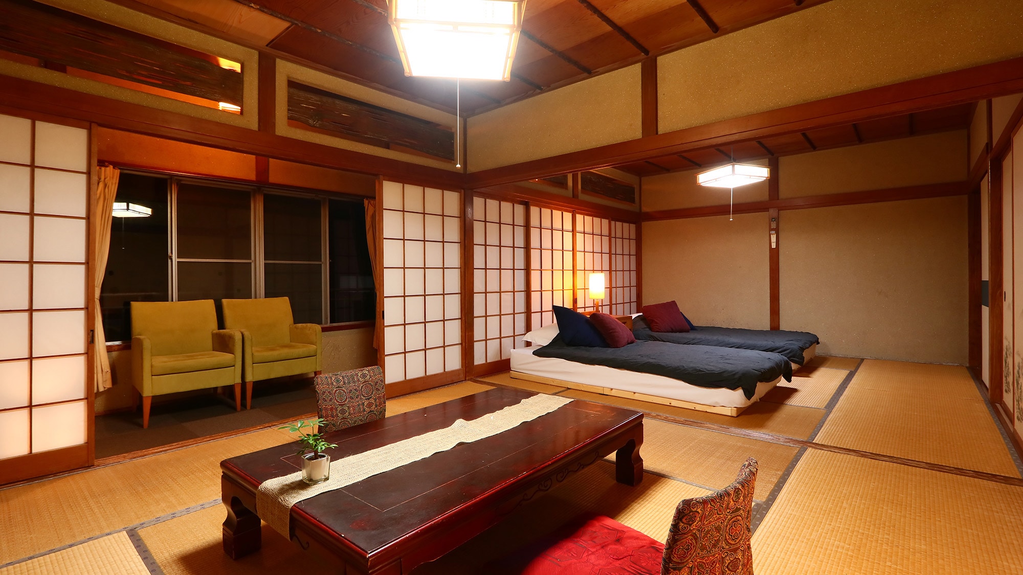 The spacious Japanese-style twin rooms are perfect for couples or groups to relax in! (2)
