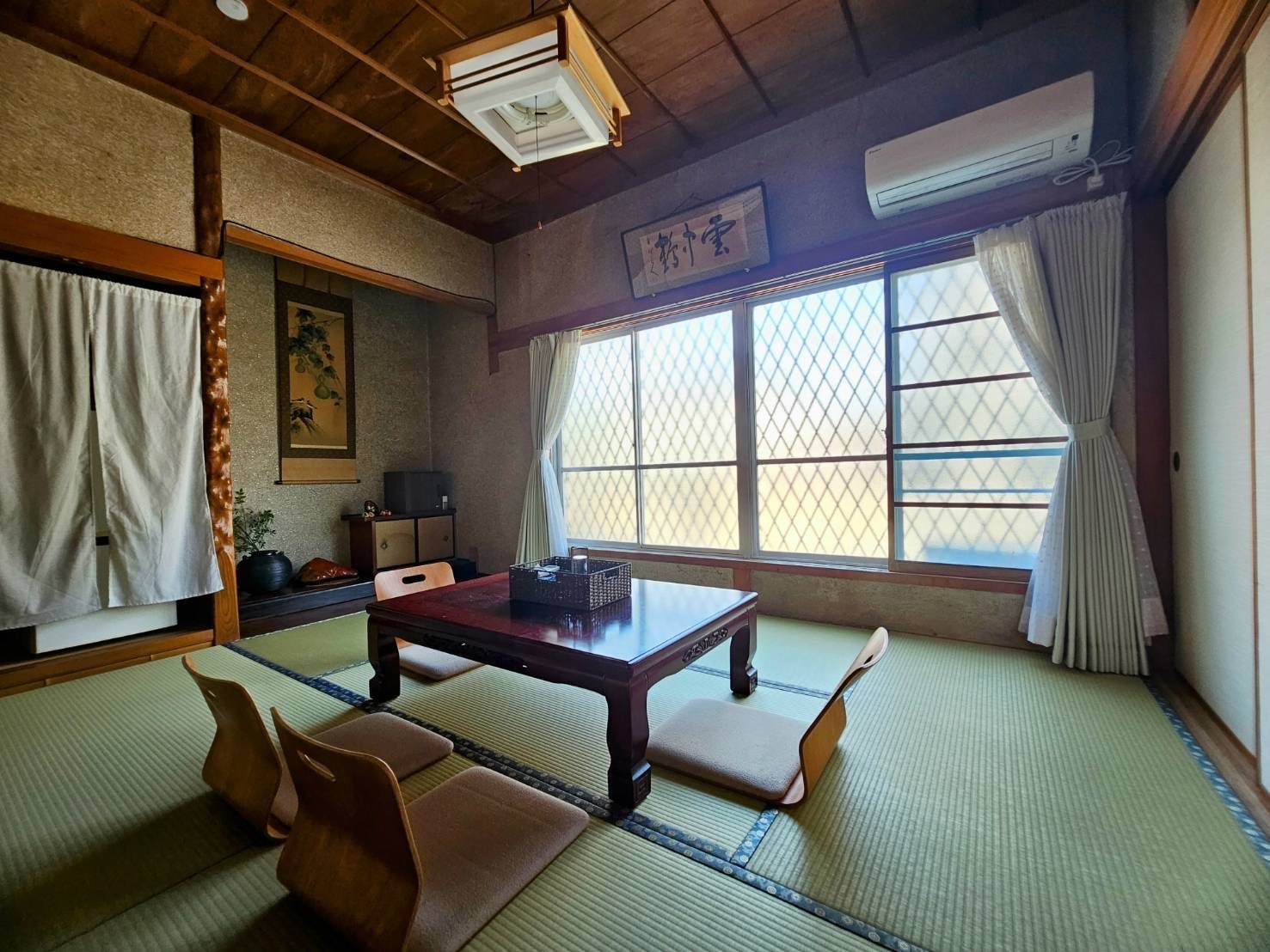 First floor Japanese-style room [up to 6 people]