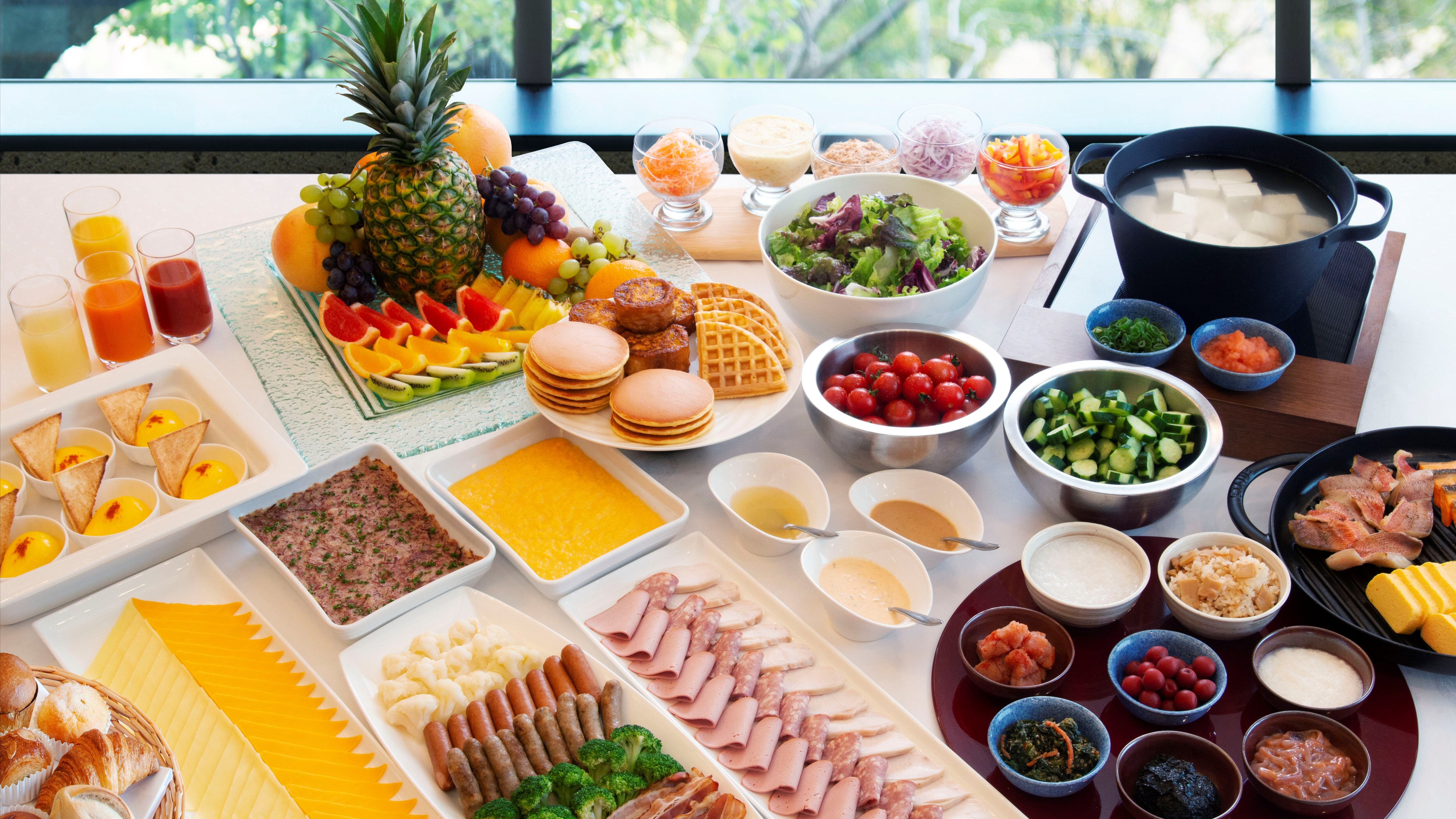 Cafe Couvert Breakfast Buffet