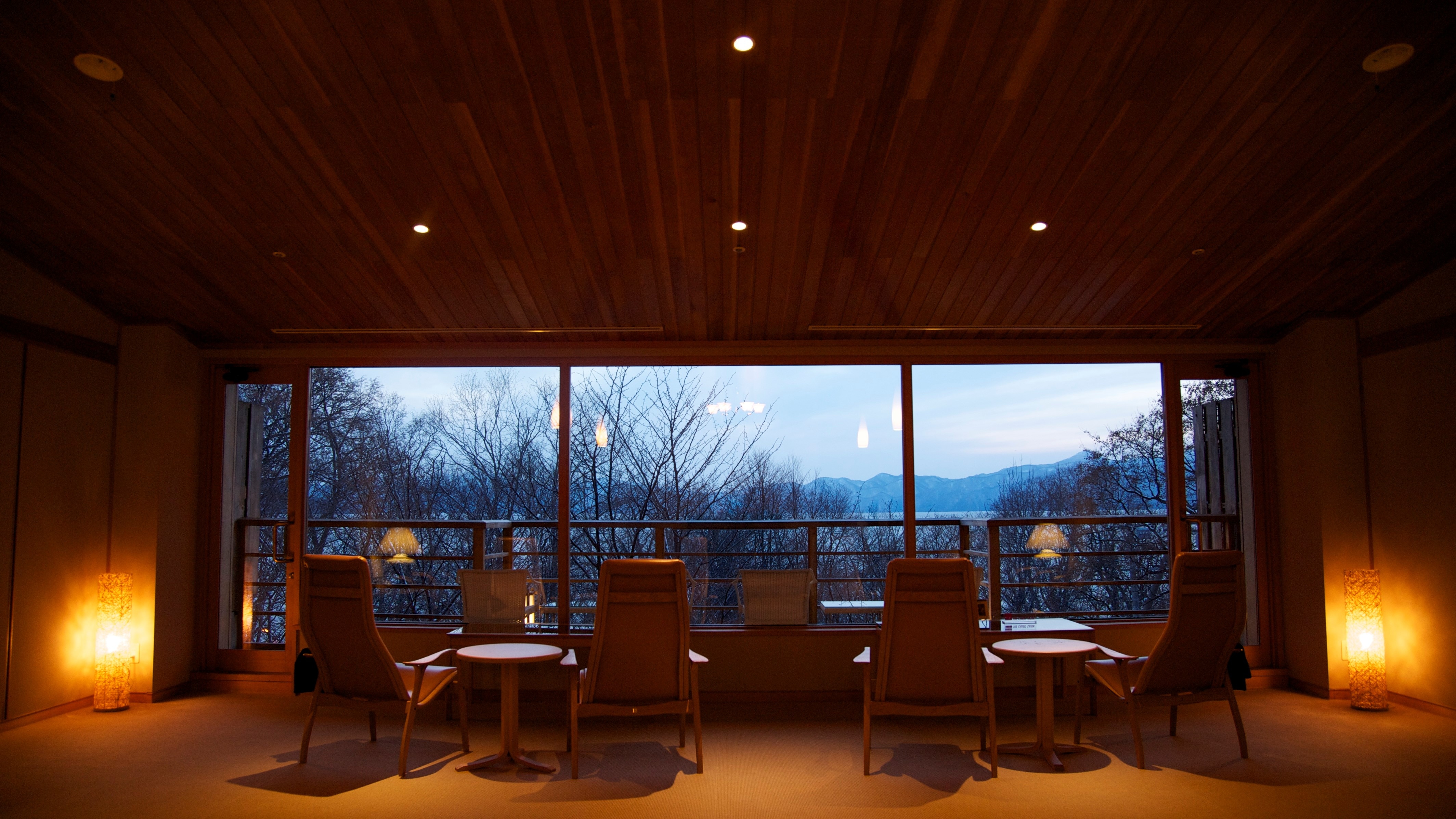 [2nd floor guest lounge]
