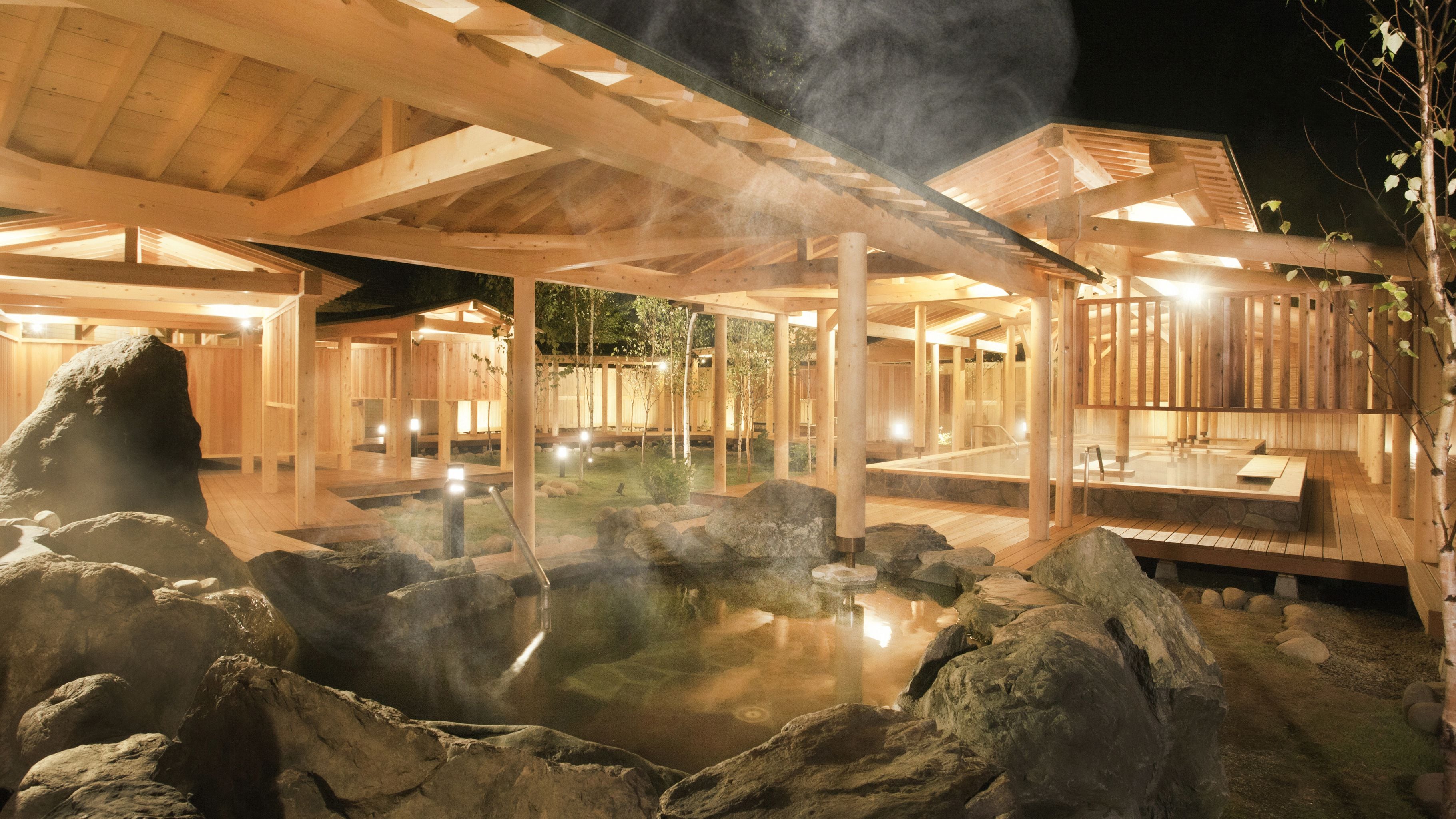 Shirakaba no Yu open-air hot spring (night)