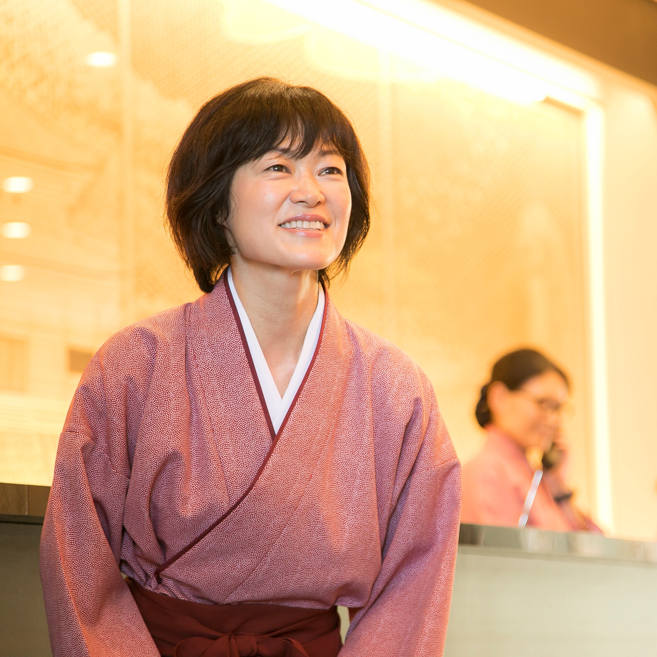 <Front> The front desk staff is available 24 hours a day.
