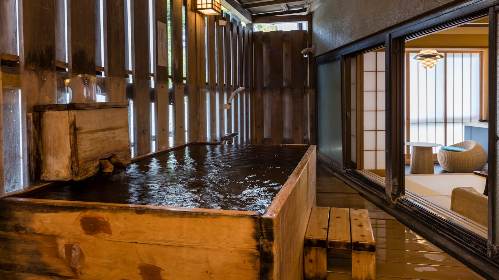 [Large size, with a half open-air bath made of cypress wood and a natural hot spring] Japanese-style room with 10 tatami mats