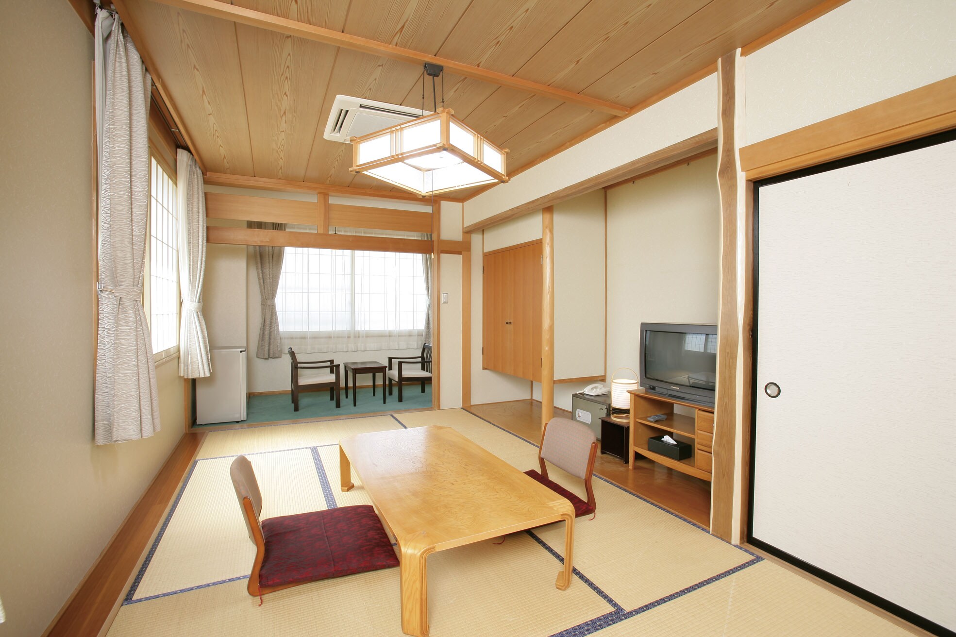 Japanese-style room (9 tatami mats)