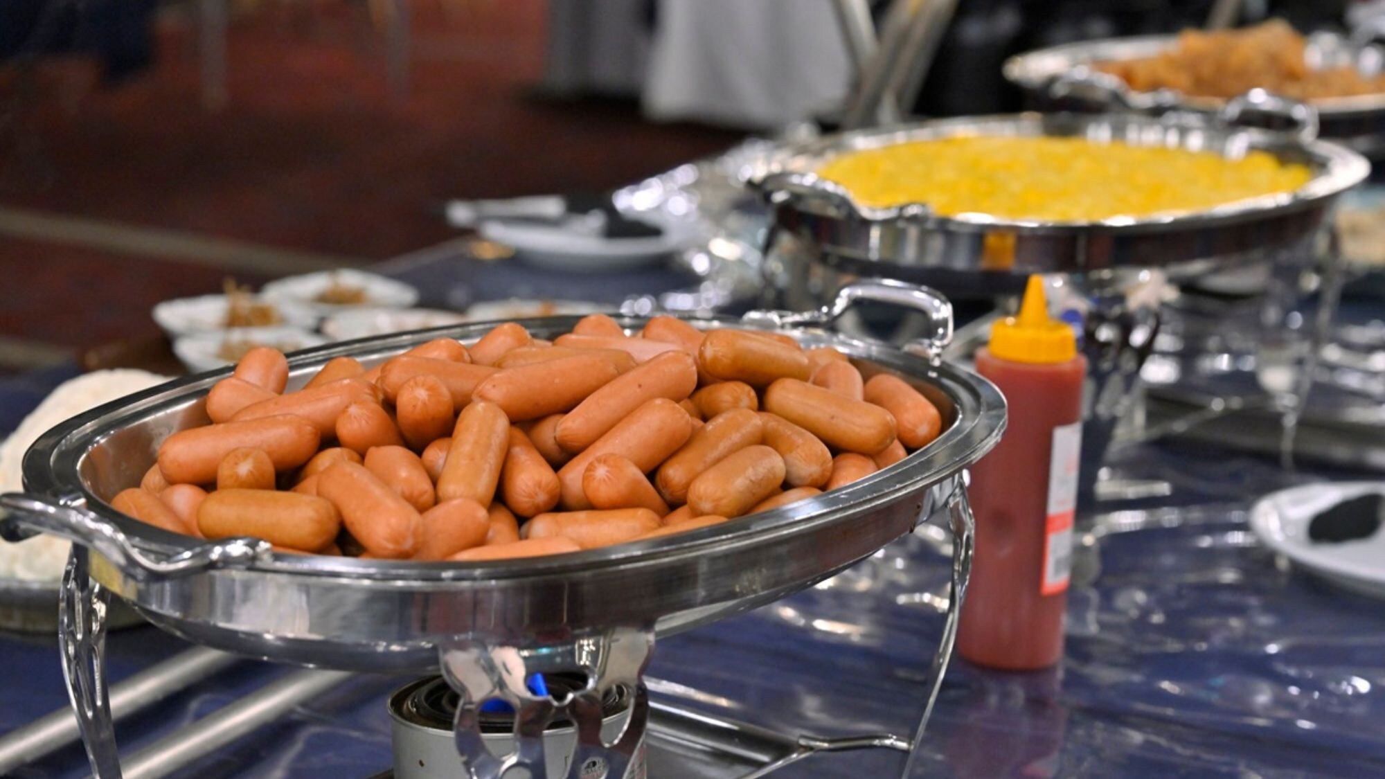 Breakfast buffet (image)