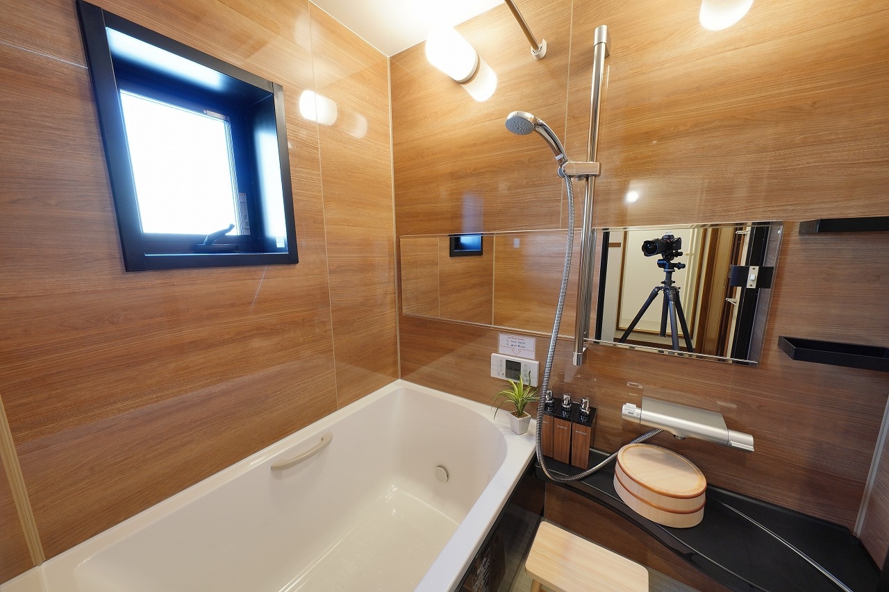 Bathroom All rooms are bathrooms with bathtub
