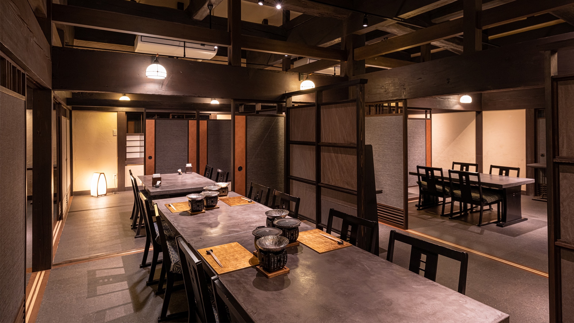 [Dining] Forget the time and enjoy your meal and drink while relaxing.