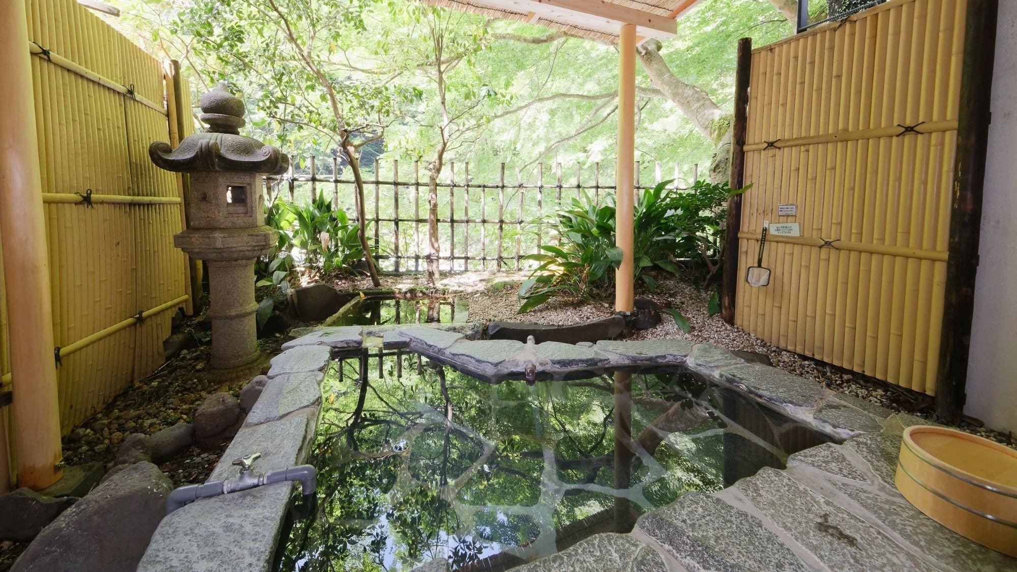 Guest room open-air bath example